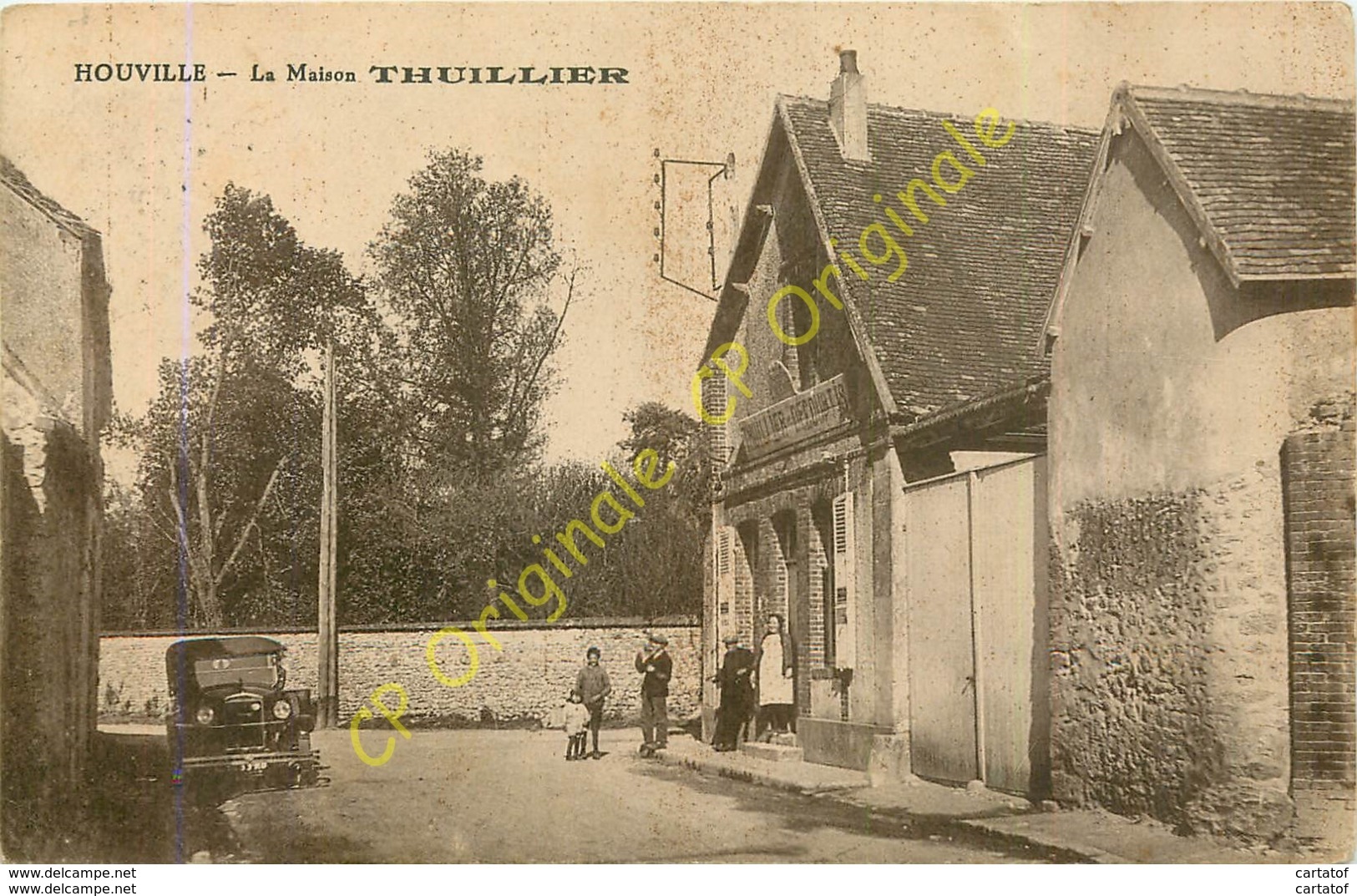 27.  HOUVILLE .  La Maison THUILLIER .  CPA Animée . - Autres & Non Classés