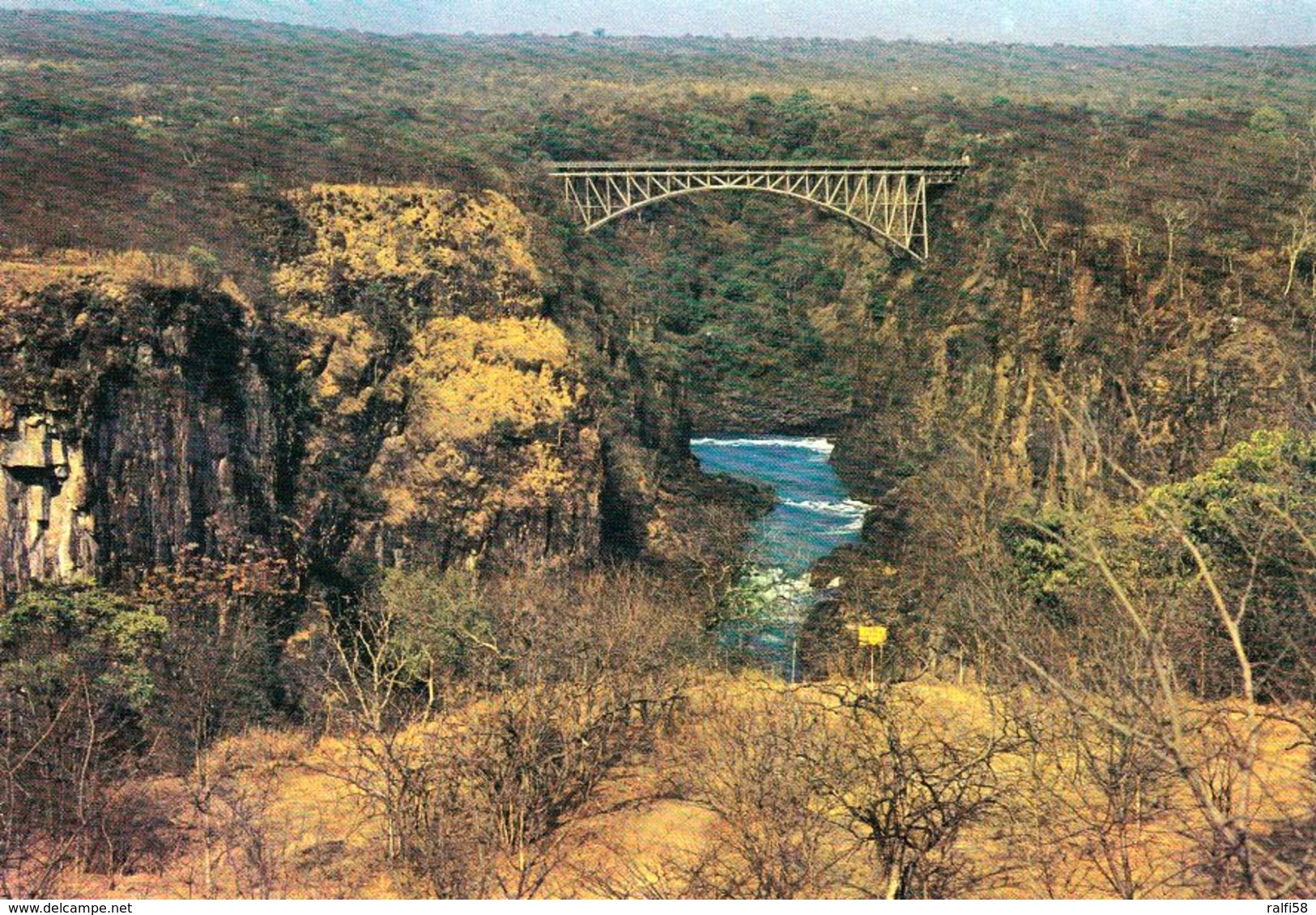 1 AK Zimbabwe * Victoria Falls Bridge über Dem Sambesi (Victoriafälle) - Die Brücke Verbindet Simbabwe + Sambia UNESCO - Zimbabwe