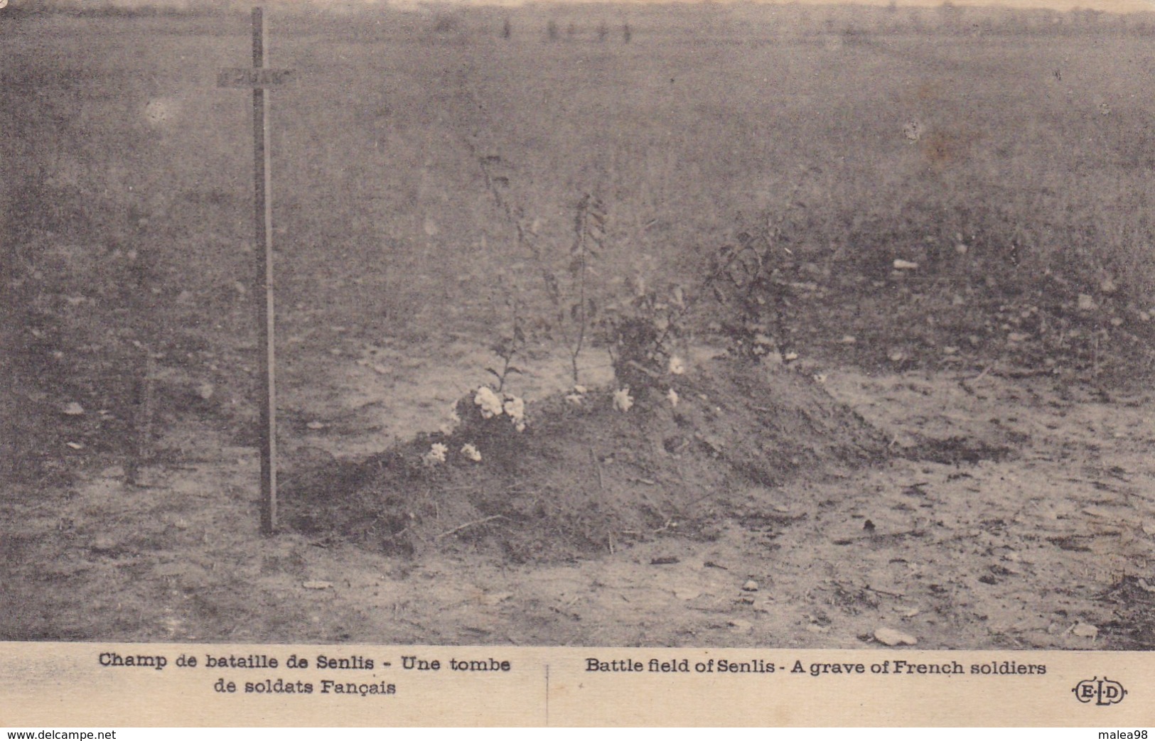 GUERRE 1914/18,,,,CHAMP De BATAILLE   De  SENLIS ,,,,UNE  TOMBE De SOLDATS  FRANCAIS,,,,VOYAGE,,,TBE, ,,, - Guerre 1914-18