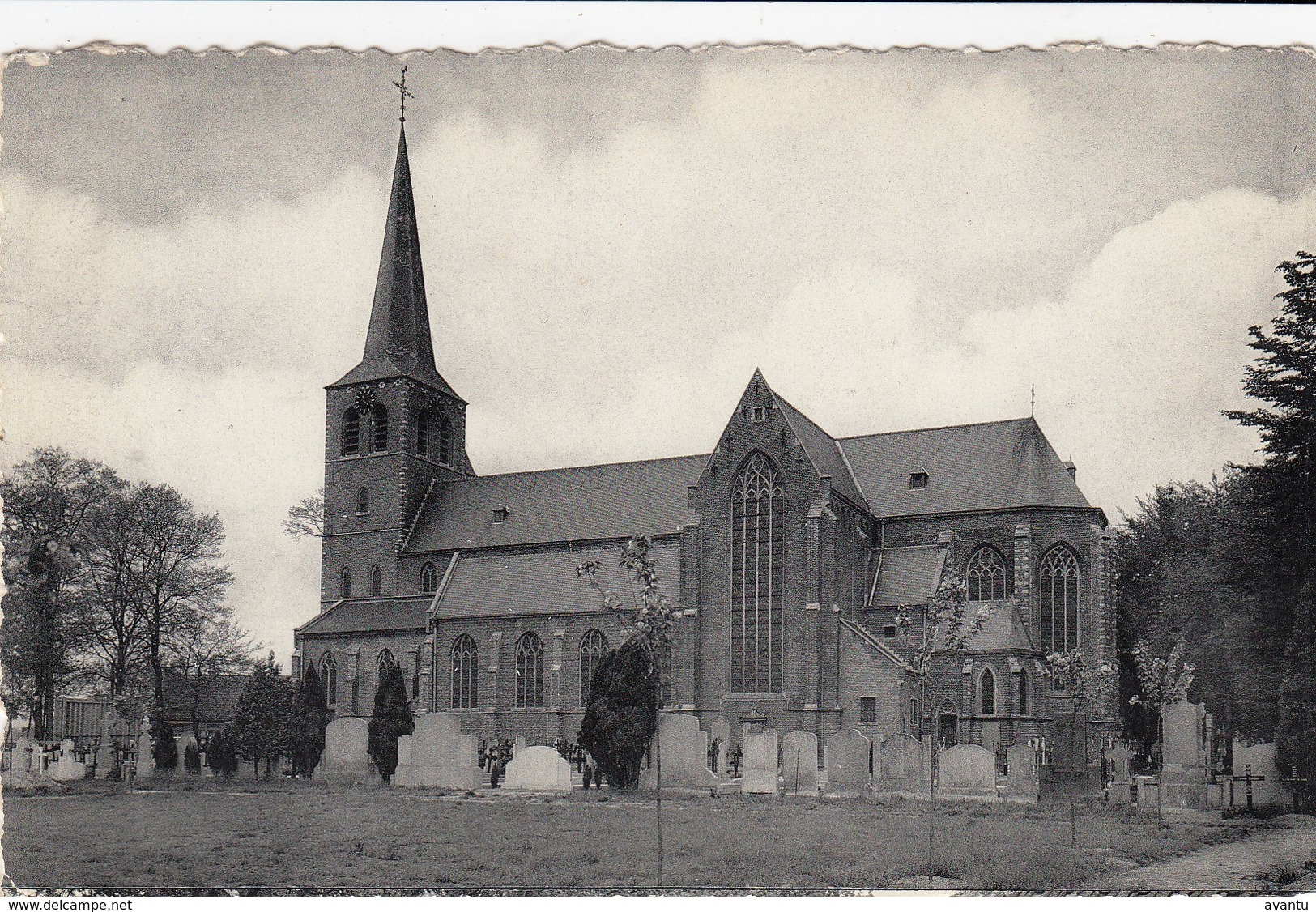 WESTMALLE /  DE KERK EN HET KERKHOF - Malle