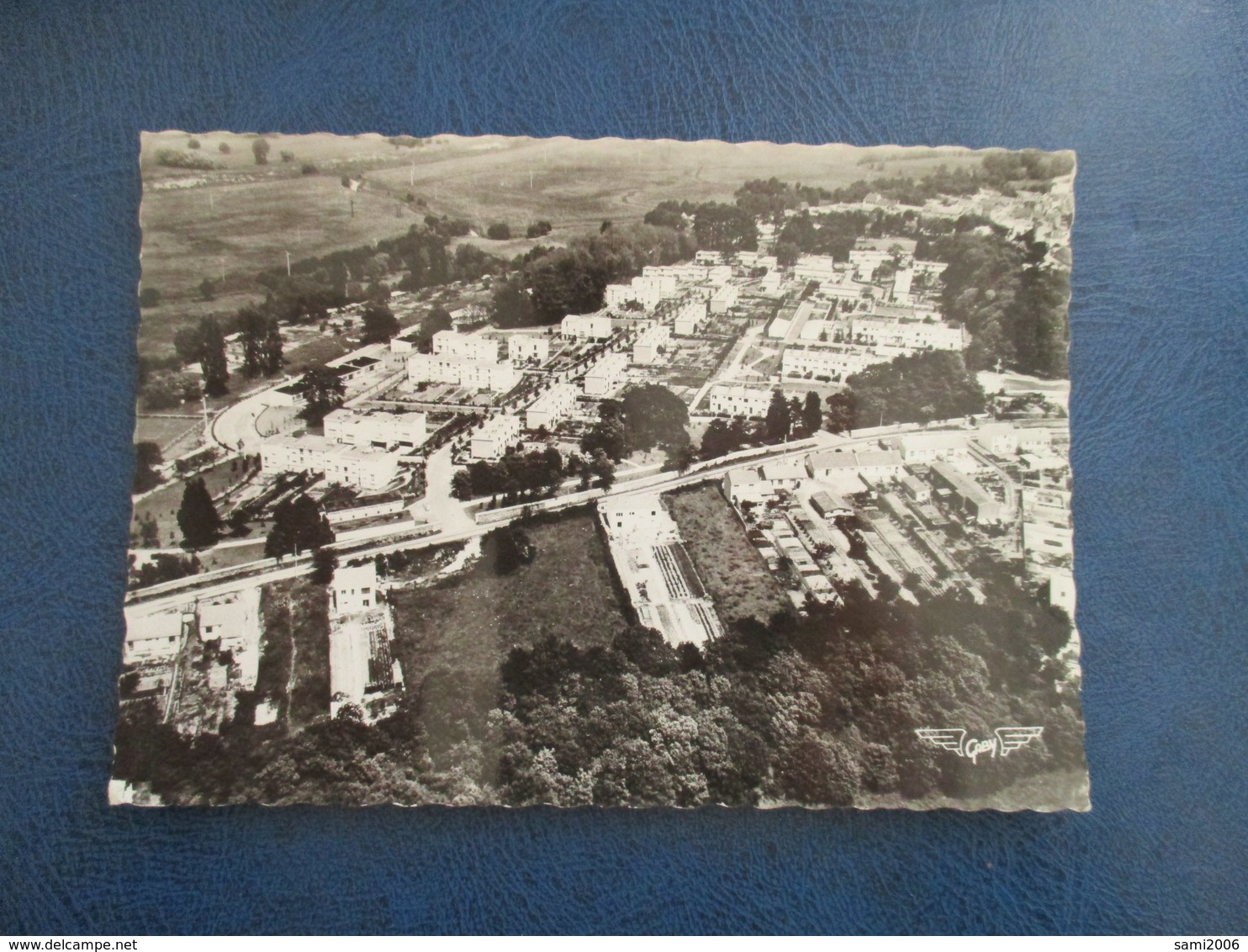 CPA 44 BOUGUENAIS CITE EDF ET RUE DU PORT LAVIGNE VUE AERIENNE - Bouguenais