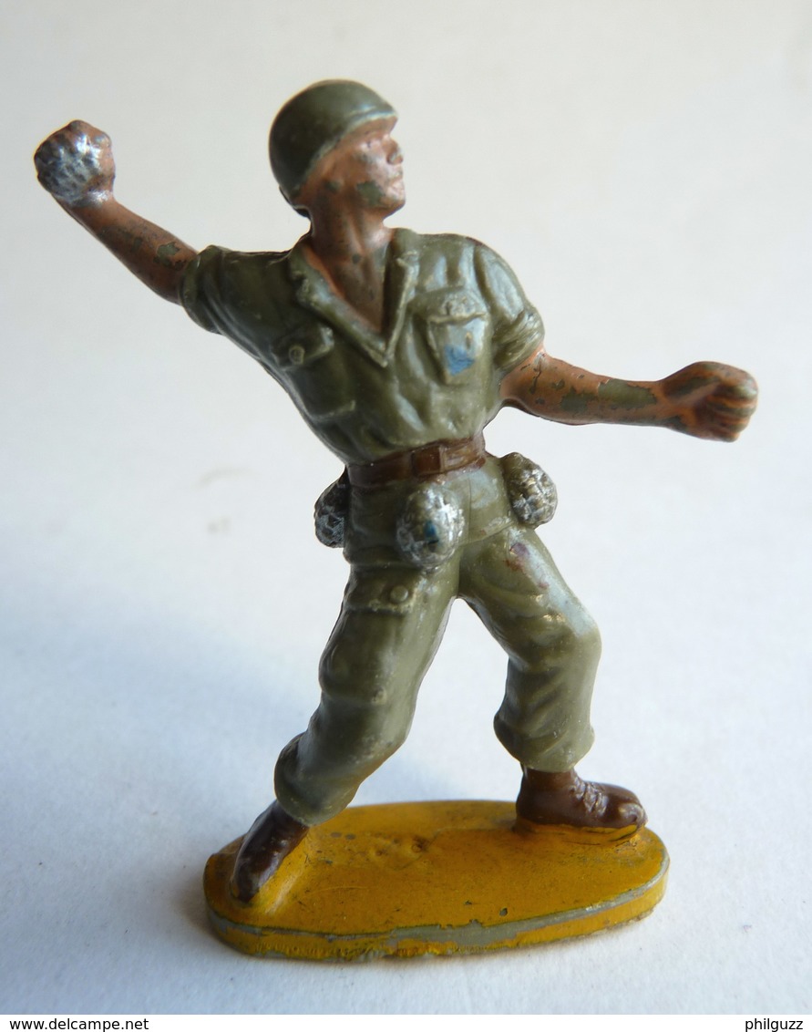 Figurine Guilbert ARMEE MODERNE SOLDAT LANCEUR DE GRENADE (2) 60's Pas Starlux Clairet Cyrnos, - Militaires