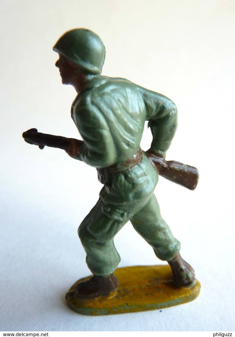 Figurine Guilbert ARMEE MODERNE SOLDAT  Fusil à La Hanche (1)  60's Pas Starlux Clairet Cyrnos, - Army