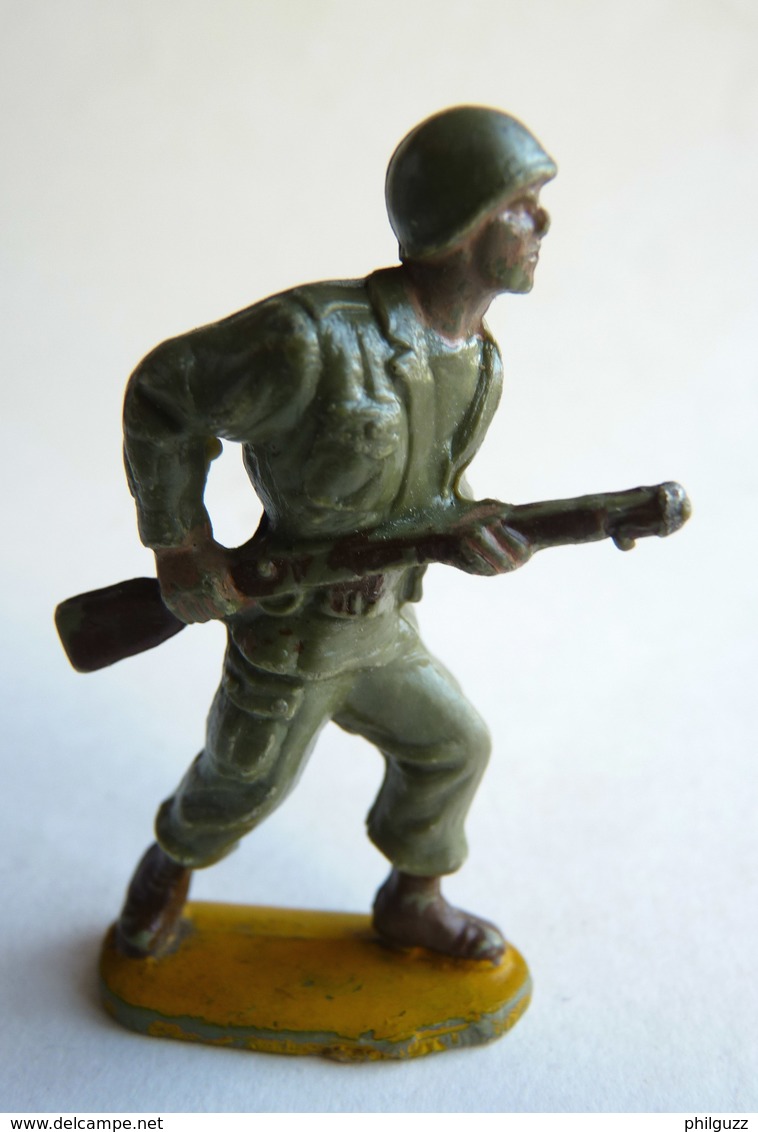 Figurine Guilbert ARMEE MODERNE SOLDAT  Fusil à La Hanche (3)  60's Pas Starlux Clairet Cyrnos, - Army