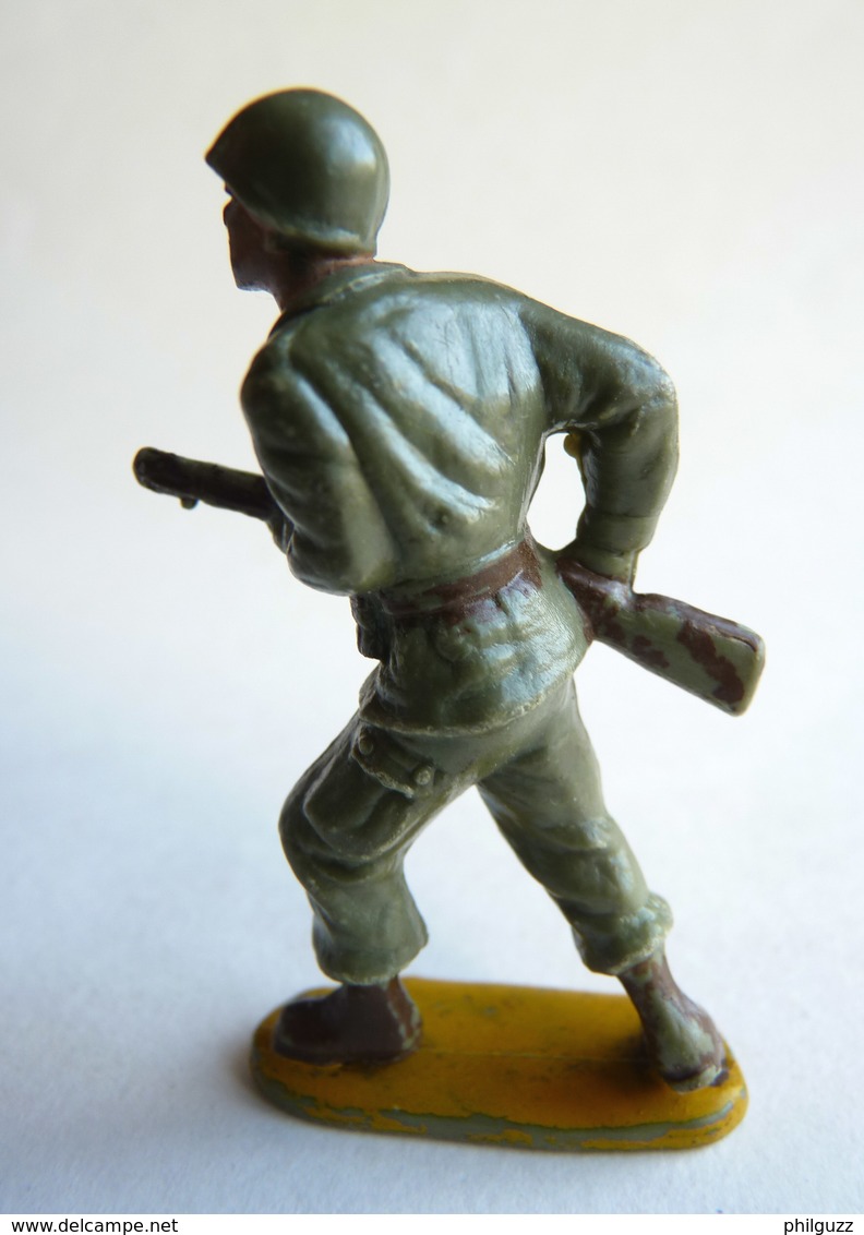 Figurine Guilbert ARMEE MODERNE SOLDAT  Fusil à La Hanche (3)  60's Pas Starlux Clairet Cyrnos, - Militaires