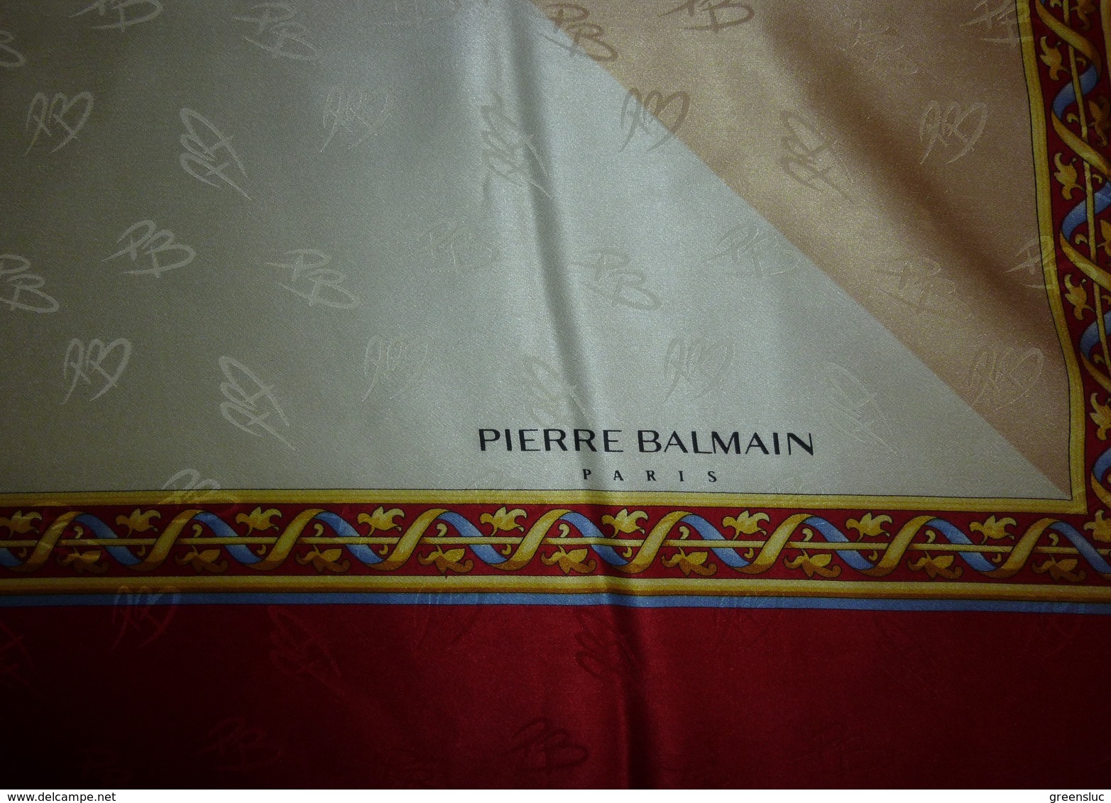 Beau FOULARD PIERRE BALMAIN. SOIE 90 X 90 Cm - Halstücher & Schals