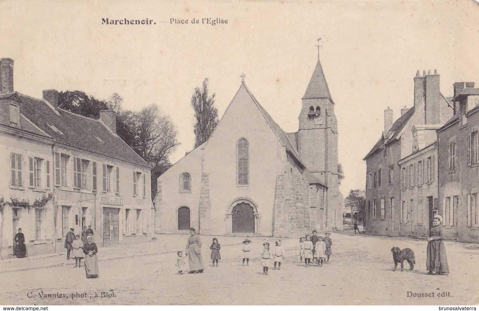 MARCHENOIR - Place De L'Eglise - Marchenoir