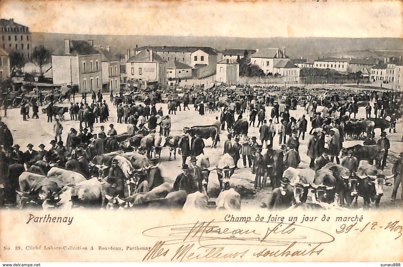 79 - Parthenay - Champ De Foire Un Jour De Marché (top Animation, Bovidés, 1903, Cliché Lahore A Bourdeau...taches - Parthenay