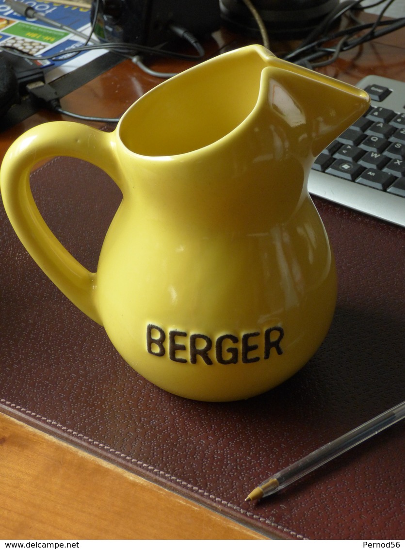 PUBLICITE  Carafe Marque BERGER Jaune Tbe - Carafes