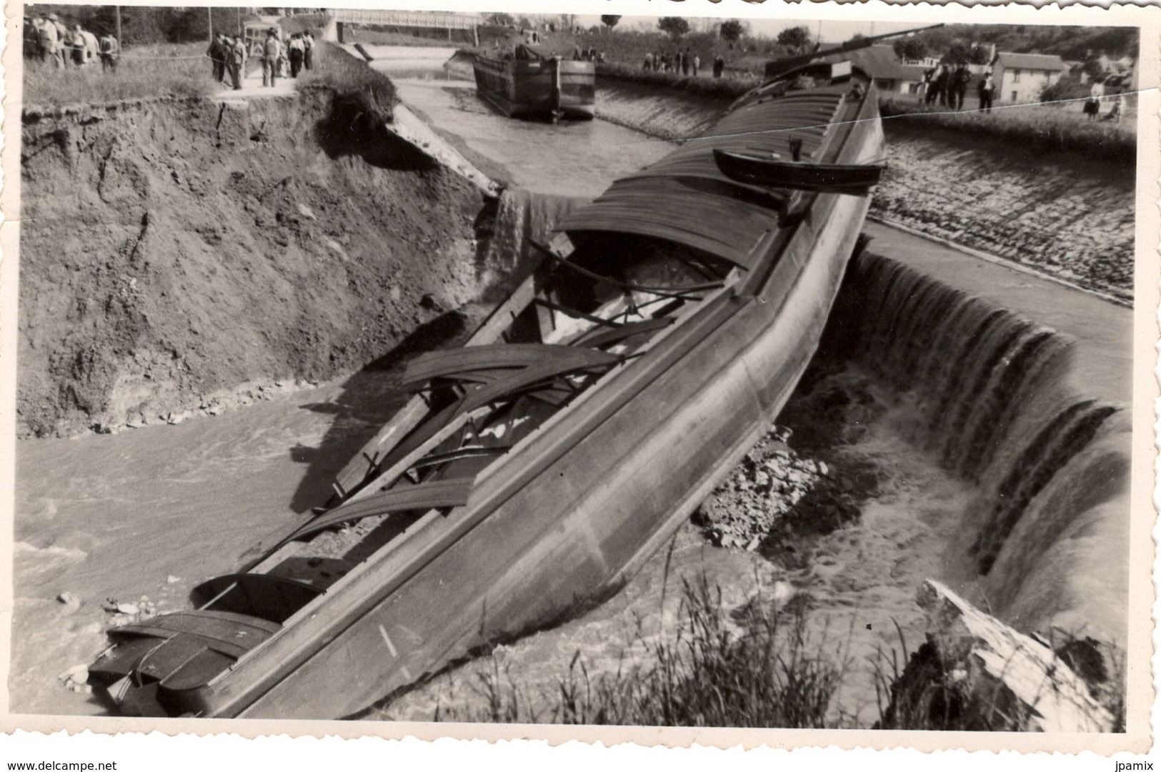 Photo : Péniche , Accident Bateau, Photographe M. Gauvry à Briare - Bateaux