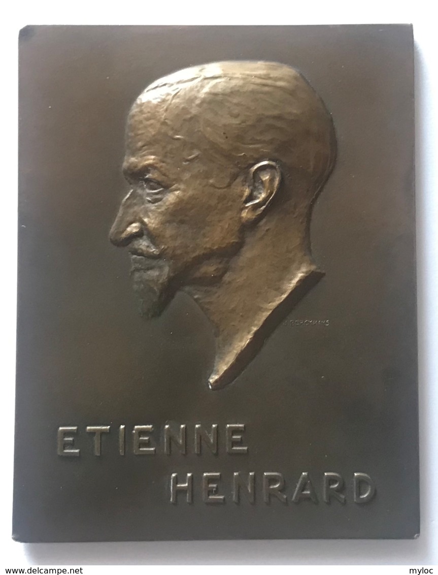 Médaille Bronze. Etienne Henrard. J. Berchmans. Au Docteur Etienne Henrard 1940.  55 X 75 Mm. Traces De Colle Au Verso - Professionnels / De Société