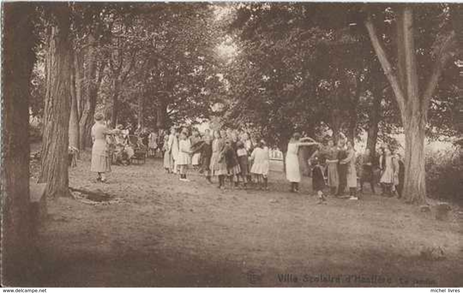 Hastière - Villa Scolaire - Le Jardin - Circulé En 1929 - Animée - Association De Marçunvins De Bruxelles - TBE - Hastière