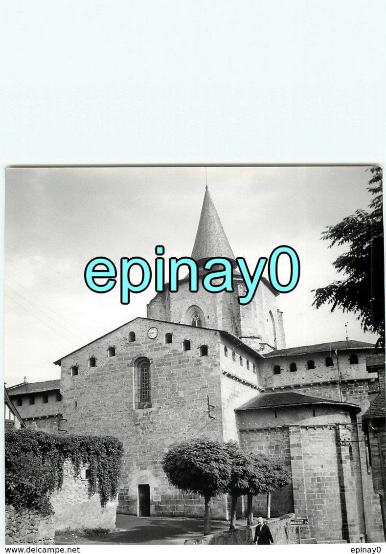 65 - SAINT SAVIN - L'église - PHOTOGRAPHE ROBERT PETIT - ATLAS-PHOTO - Places