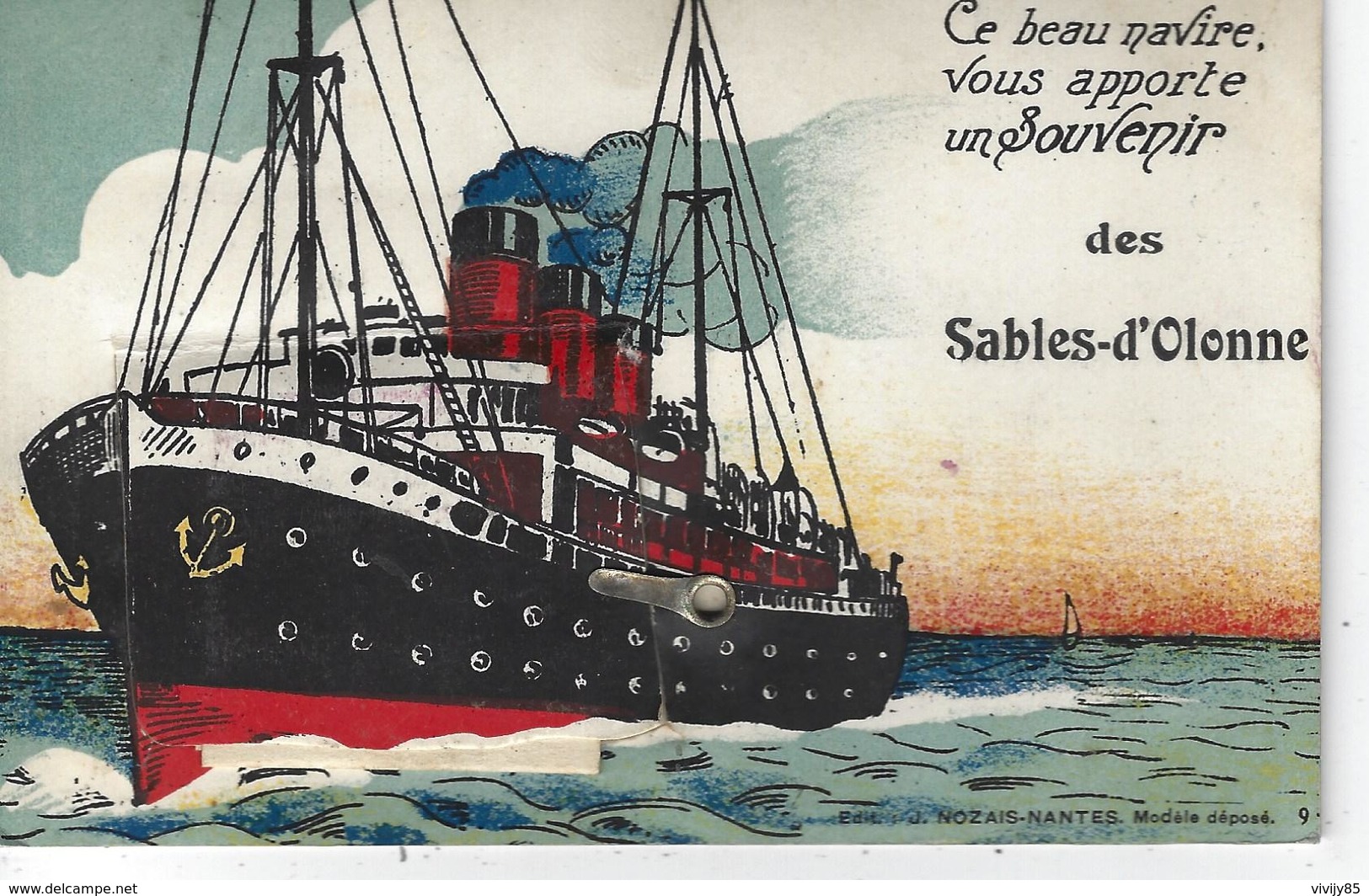 85 - LES SABLES D ' OLONNE - T.B Carte à Système " Ce Beau Navire Vous Apporte Un Souvenir ..." ( Gros Plan Paquebot ) - Mechanical