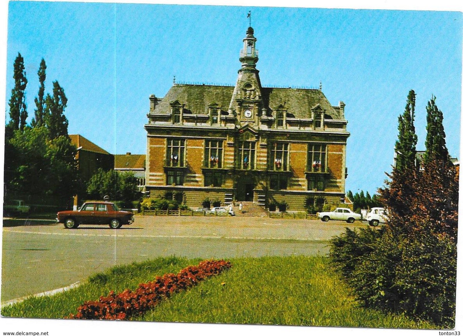 LA BASSEE - 59 - L'Hotel De Ville - Renault 8 Au 1er Plan - DELC5/ENCH - - Autres & Non Classés