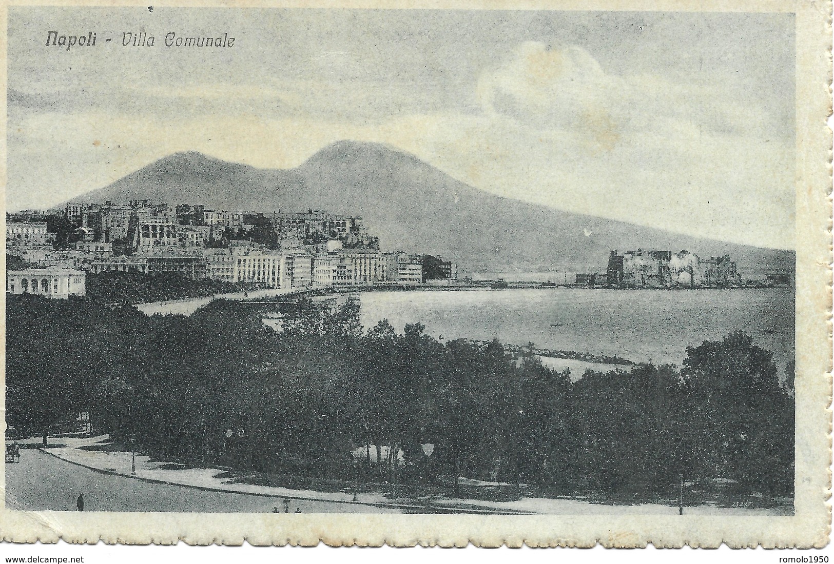 NAPOLI. VILLA COMUNALE ED IL VESUVIO.CARTOLINA AFFRANCATA CON C. 5 VERDE ANNULLATO BOLLO MECCANICO "NAPOLI 15-VII-1917. - Napoli