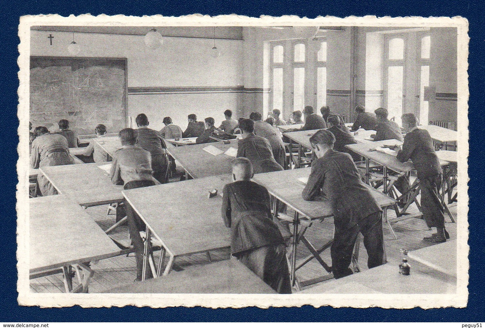 Virton. Ecole Technique Des Aumôniers Du Travail De Pierrard. Classe De Dessin Industriel - Virton