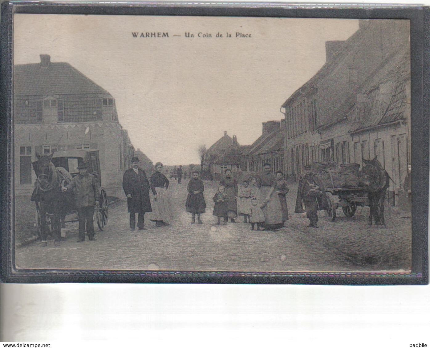 Carte Postale 59. Warhem  Un Coin De La Place  Très Beau Plan - Autres & Non Classés