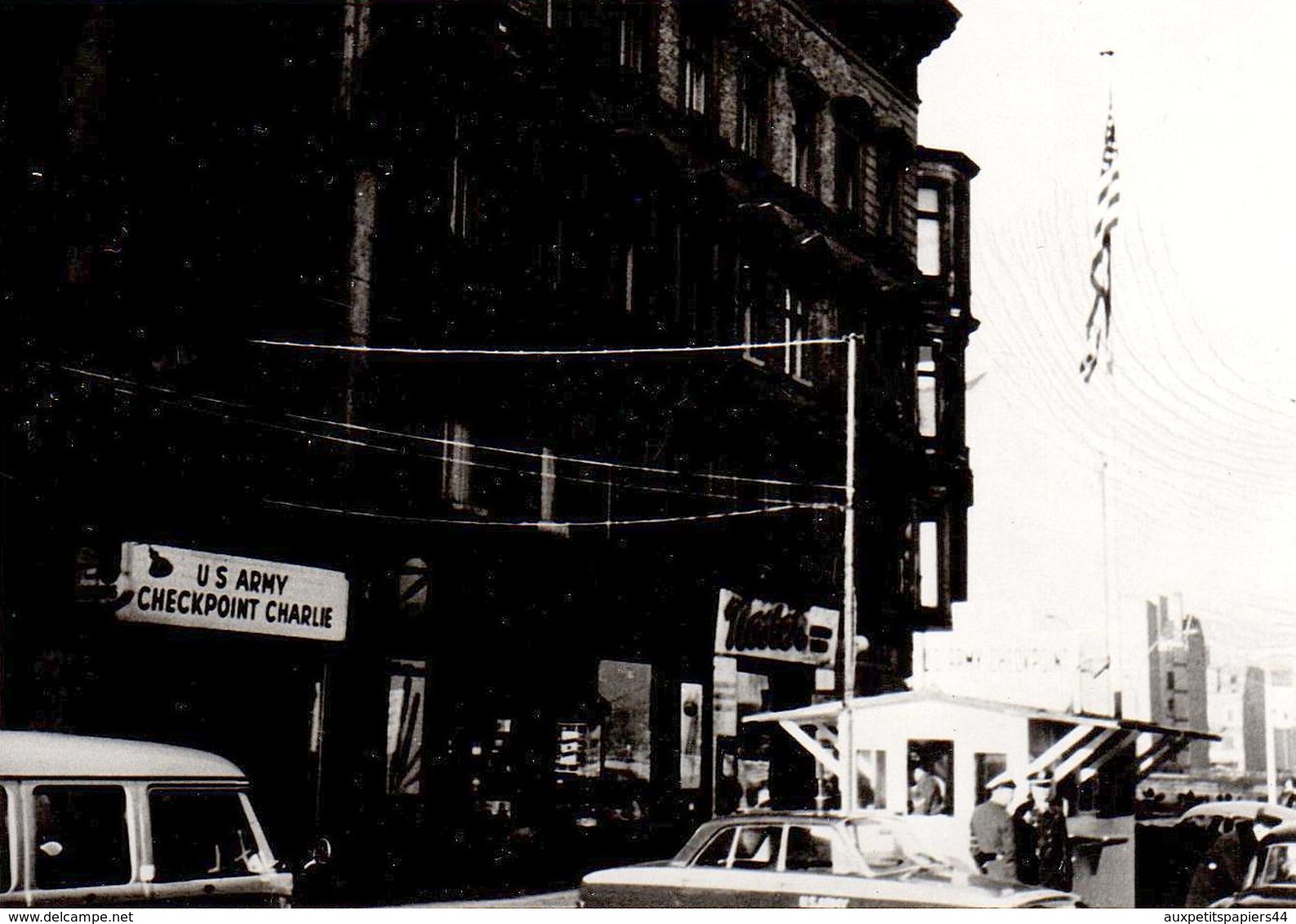 3 Photos Originales Checkpoint Charlie Berlin Allemagne & Volkswagen Käfer Cabriolet à La Frontière De L'American Sector - Persone Anonimi