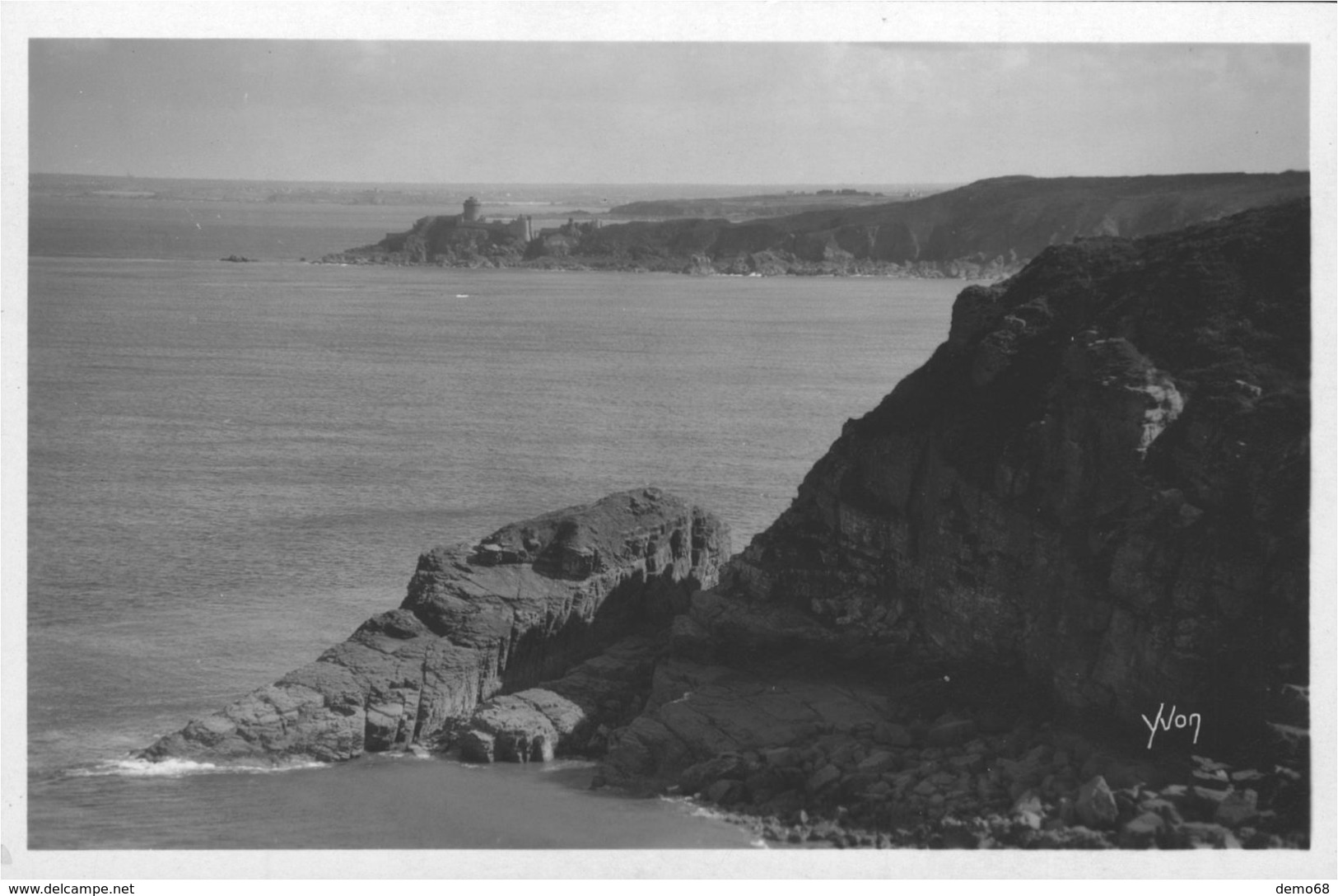 Bretagne CAP FREHEL  Et Fort De La Latte Au Loin Photo YVON - Bretagne