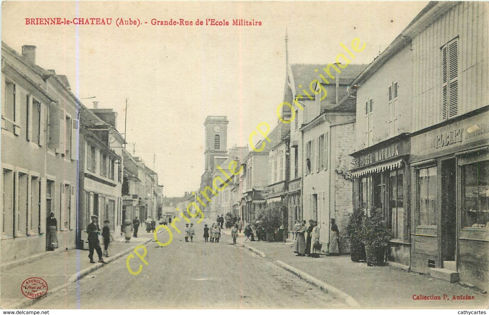 10.  BRIENNE Le CHATEAU .  Grande Rue De L'Ecole Militaire .  CPA Animée . - Autres & Non Classés