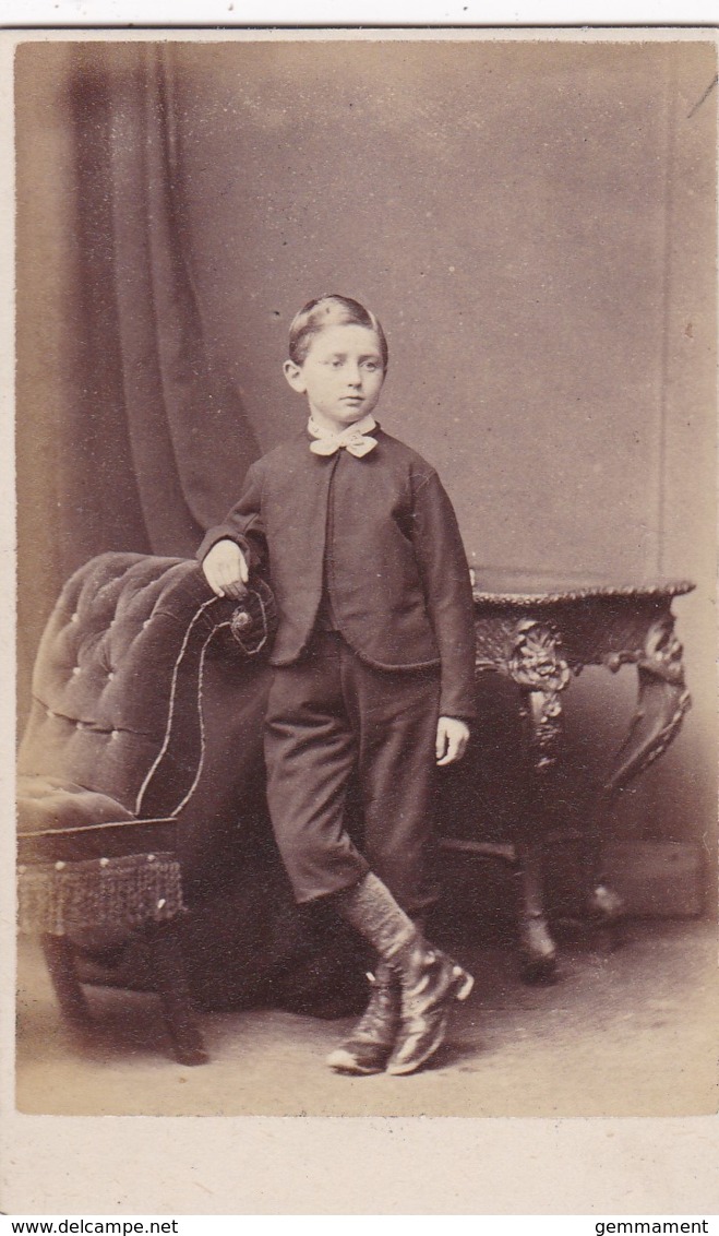 ANTIQUE CDV PHOTO - YOUNG BOY. SHORT LONG TROUSERS.  WEYMOUTH STUDIO - Old (before 1900)