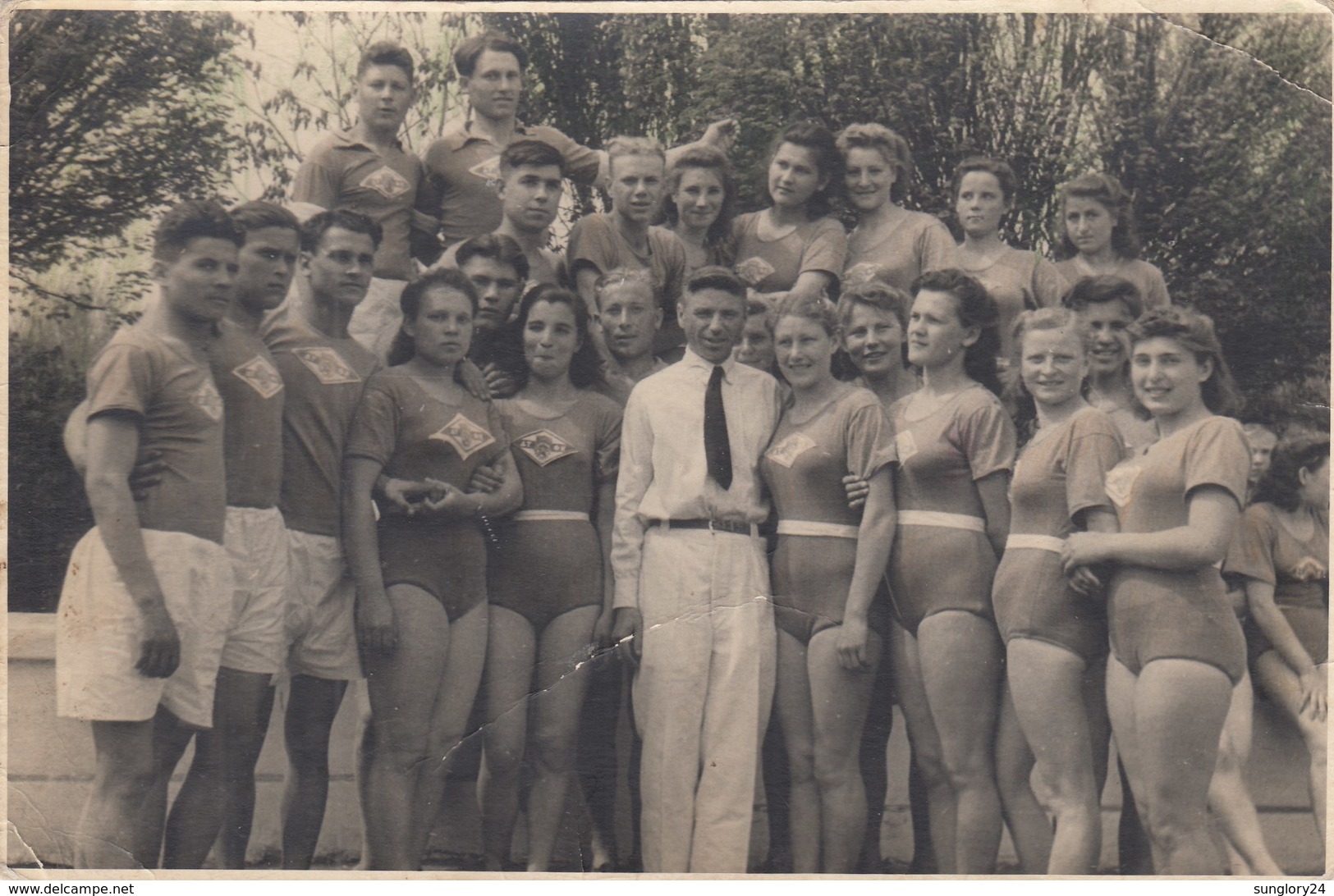 UKRAINE. A PHOTO. "DNEPROPETROVSK. PARADE 1 MAY. SPORTSMEN. GYMNASTICS. *** - Non Classés