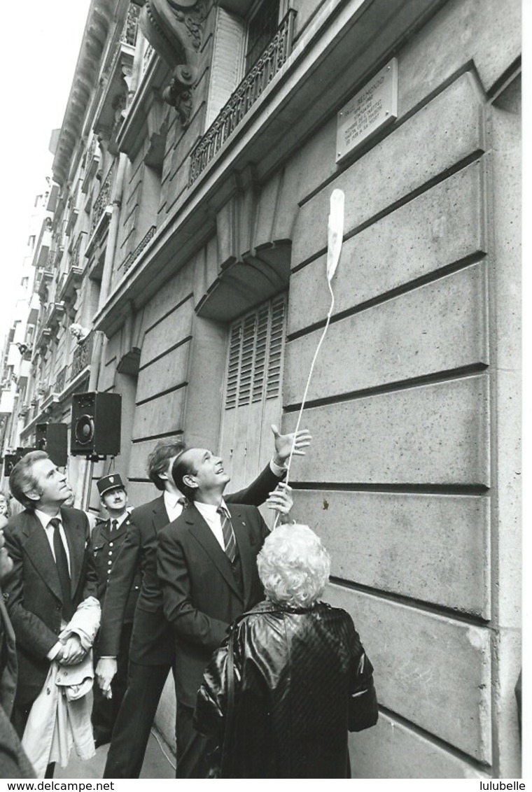 3 PHOTOS - L'HOMMAGE DE J.P. BELMONDO A SON PERE - PARTICIPAIT EGALEMENT Mr. JACQUES CHIRAC - - Célébrités