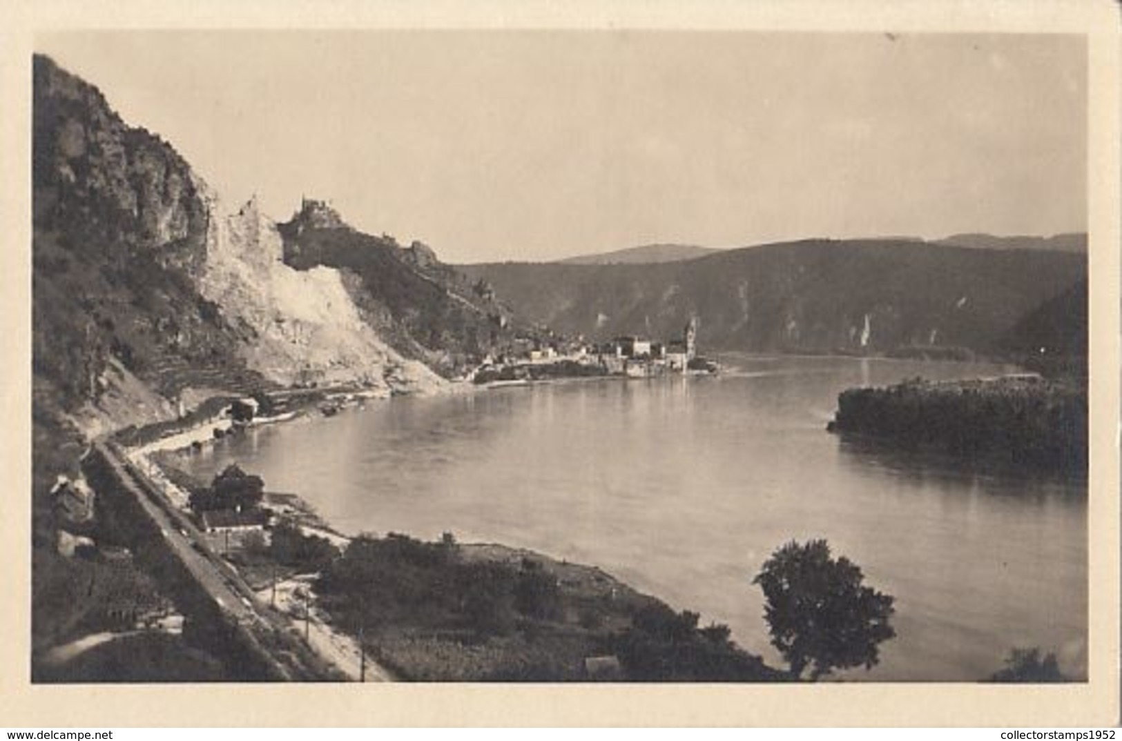 73831- WACHAU- DURNSTEIN CASTLE RUINS, RIVER - Wachau