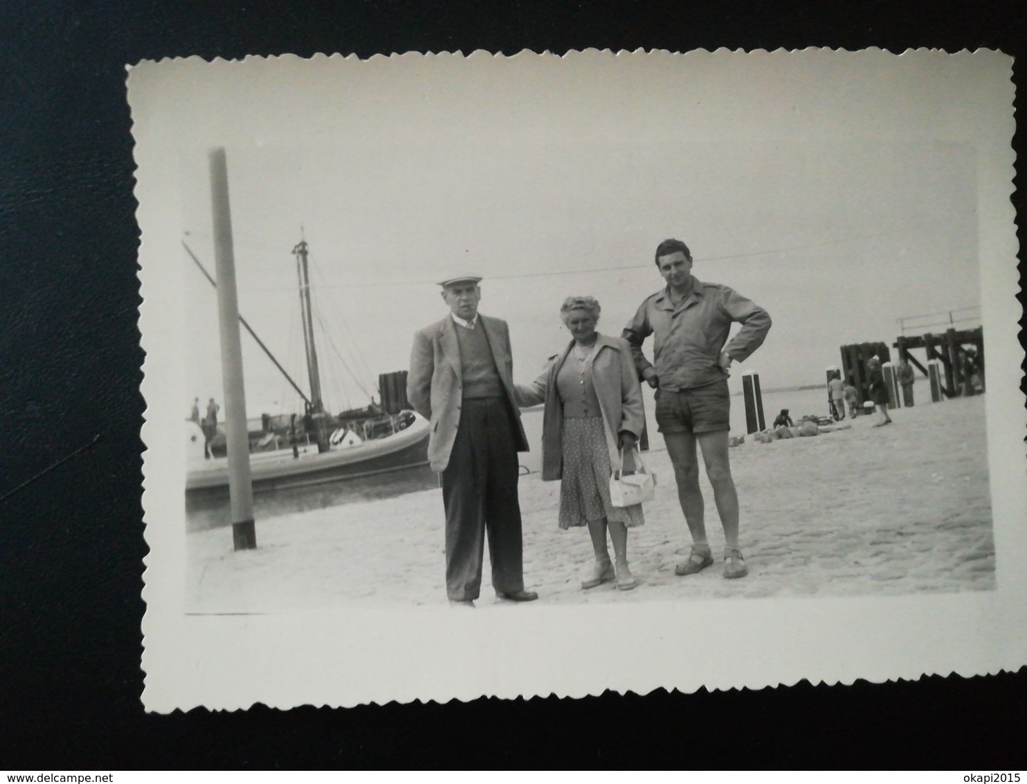 PERSONNES EN VACANCES DANS DIVERS LIEUX MARSEILLE WESTENDE CAP D AIL BRESKENS ... LOT 16 PHOTOS DE 3 ALBUMS DIFFÉRENTS