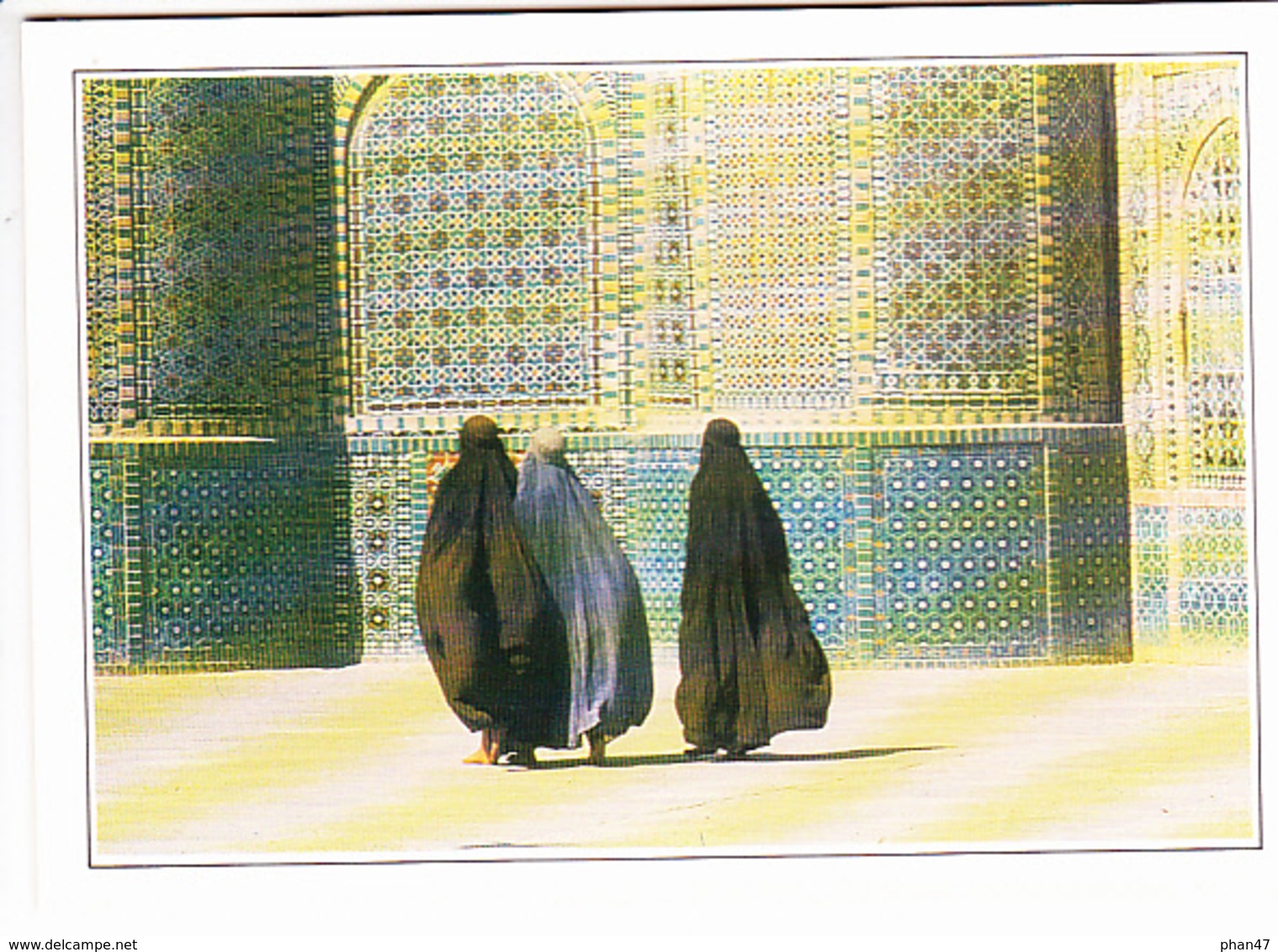 MAZÂR-e-CHARÎF (Afghanistan), Cour De La Mosquée Bleue, Femmes Au Tchador, Ed. Edito Service 1980 Environ - Afghanistan