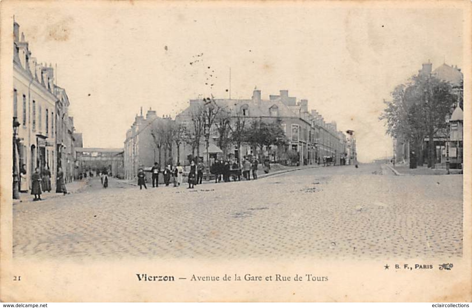 Vierzon    18       Lot de 18 cartes . Rues,Marché,Lavoirs.   (voir scan)