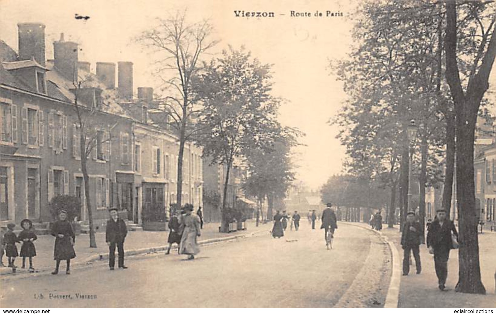 Vierzon    18       Lot de 18 cartes . Rues,Marché,Lavoirs.   (voir scan)