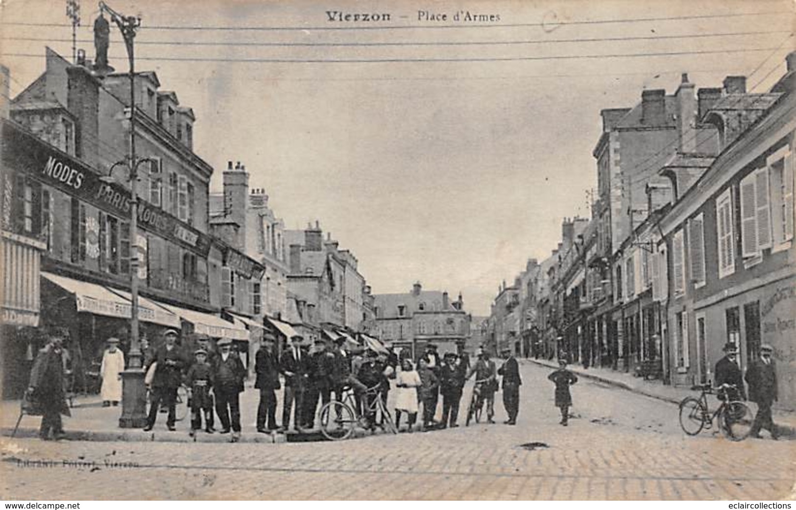 Vierzon    18       Lot de 18 cartes . Rues,Marché,Lavoirs.   (voir scan)