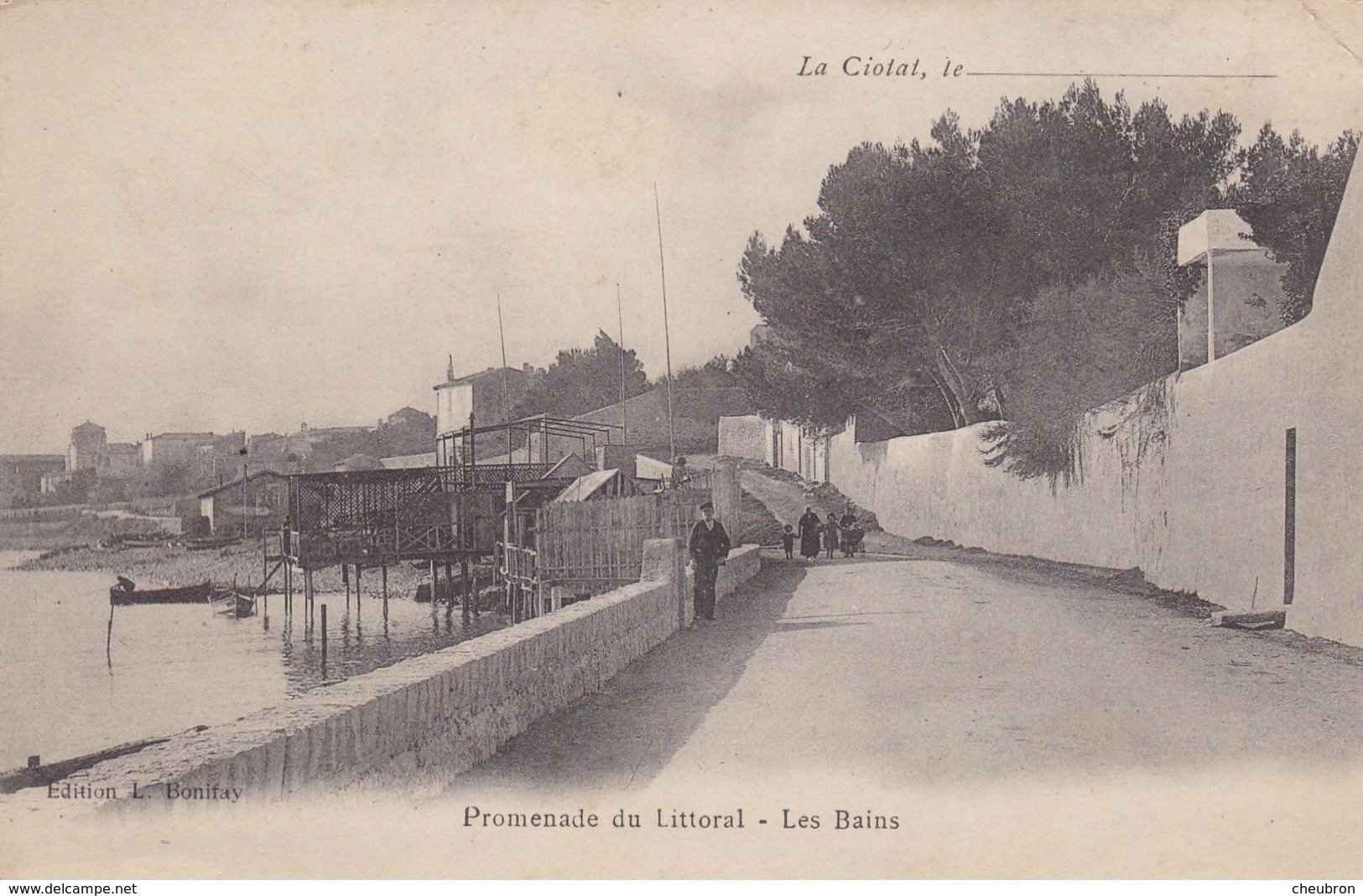 13. LA CIOTAT. CPA. PROMENADE DU LITTORAL. LES BAINS. - La Ciotat