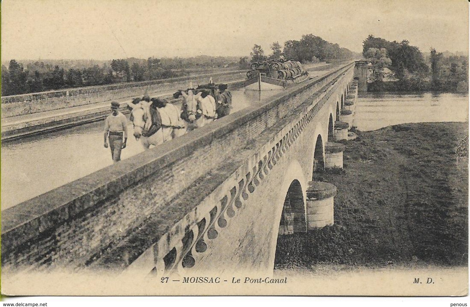 MOISSAC  Le Pont-Canal (bel Attelage De Remorque D'une Péniche Chargée De Tonneaux De Vin) - Moissac