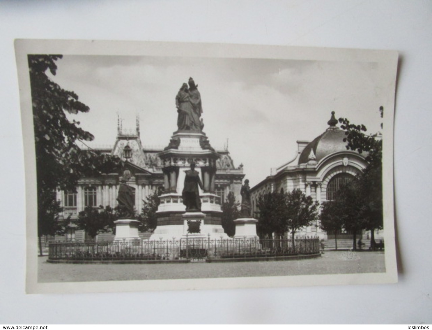 Belfort. Le Monument Des Trois Sieges, Le Palais De Justice Et La Salle Des Fetes. Brard 4 - Belfort – Siège De Belfort