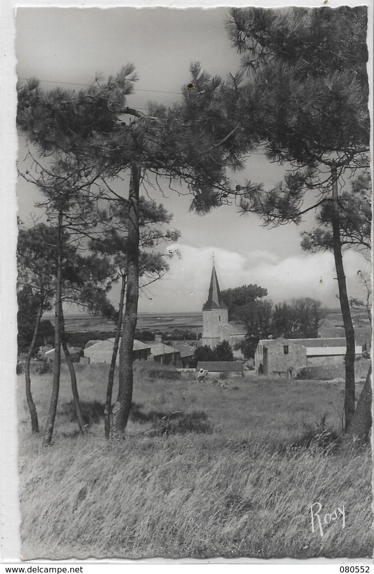 85 ILE-DE-NOIRMOUTIER . Barbatre , Le Village Et L'église , édit : F Chapeau Nantes , Années 50 , état Extra - Ile De Noirmoutier