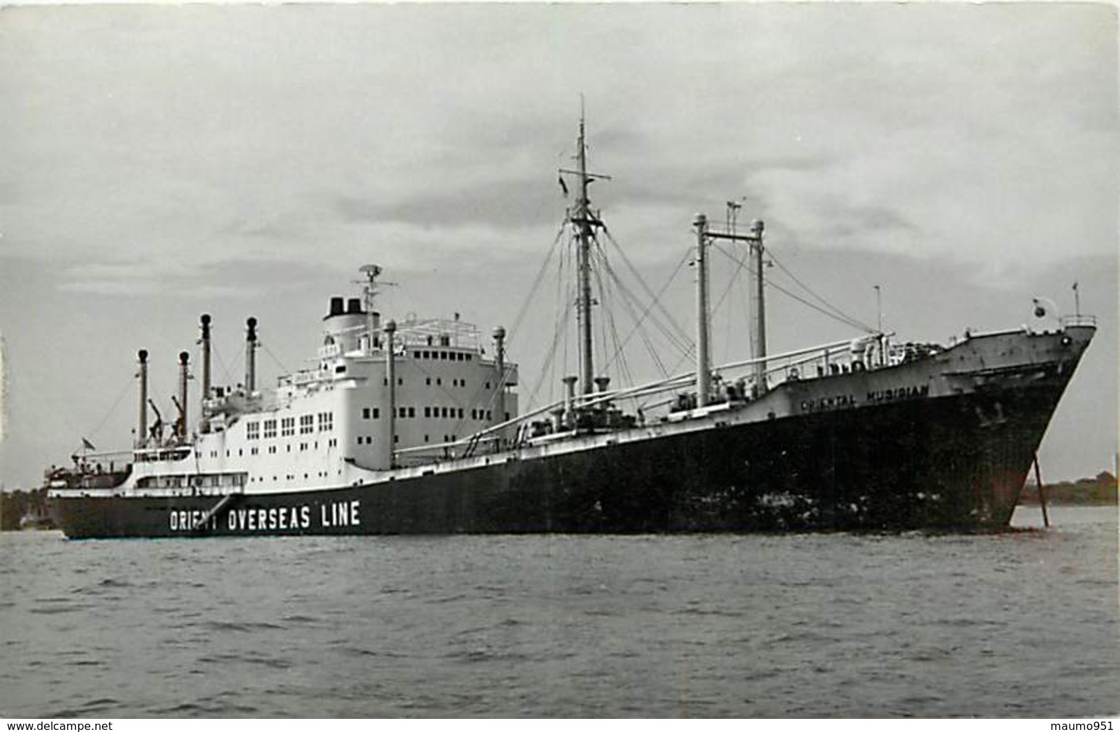 300 CLICHE BATEAU DE COMMERCE - L'ORIENTAL DVVERSEAS LINE  - DE 1954 DE CATEGORIE 8929 TONNES - FORMAT C.P.A N° 300 - Barche