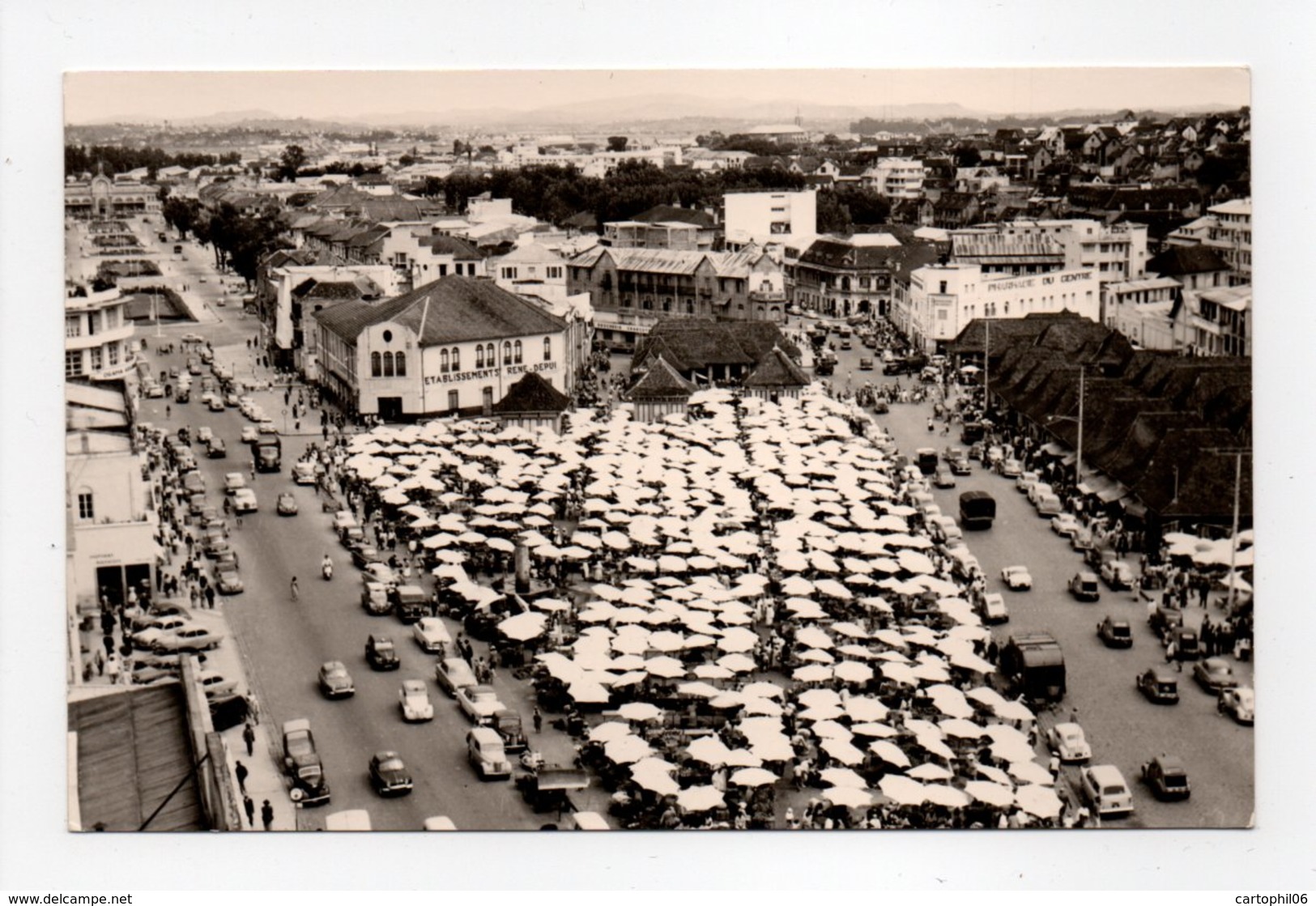 - CPSM TANANARIVE (Madagascar) - Le Marché - Zoma - Analakely - Photo Hubert - - Madagascar