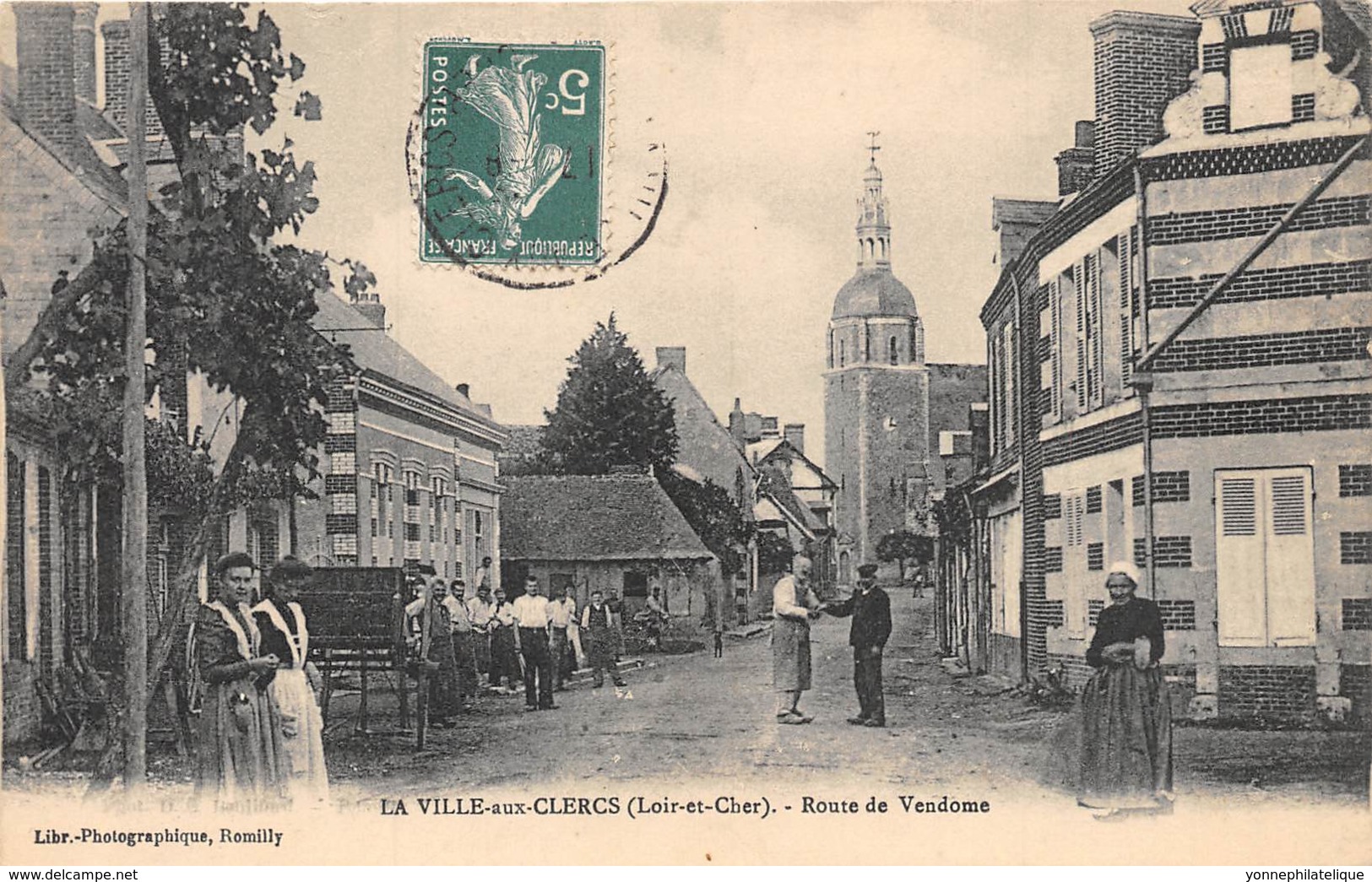 41 - LOIR ET CHER / 412882 - La Ville Aux Clercs - Route De Vendome - Autres & Non Classés