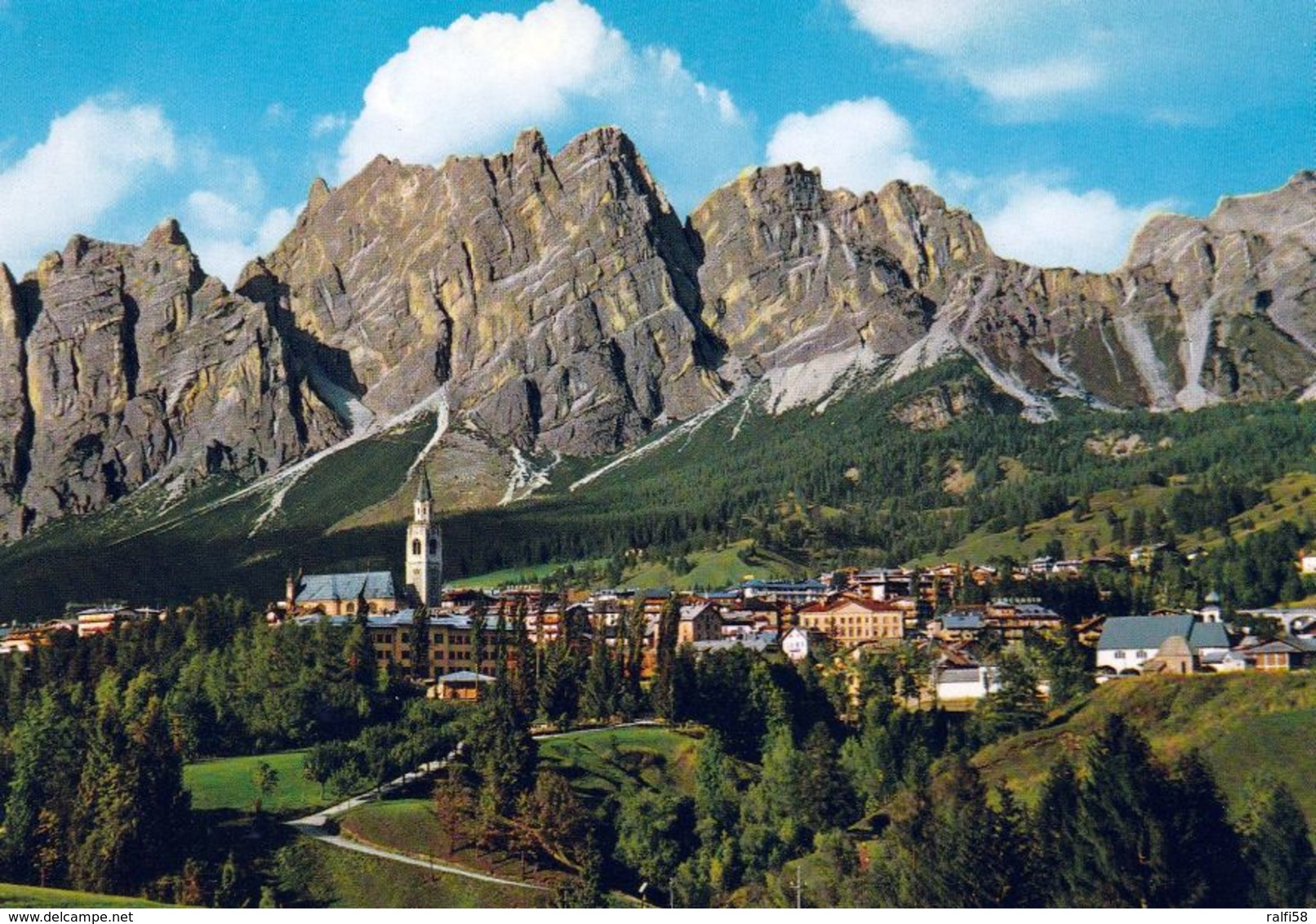 1 AK Italien Italy * Blick Auf Cortina D'Ampezzo - Luftbildaufnahme - Region Venetien - Otros & Sin Clasificación