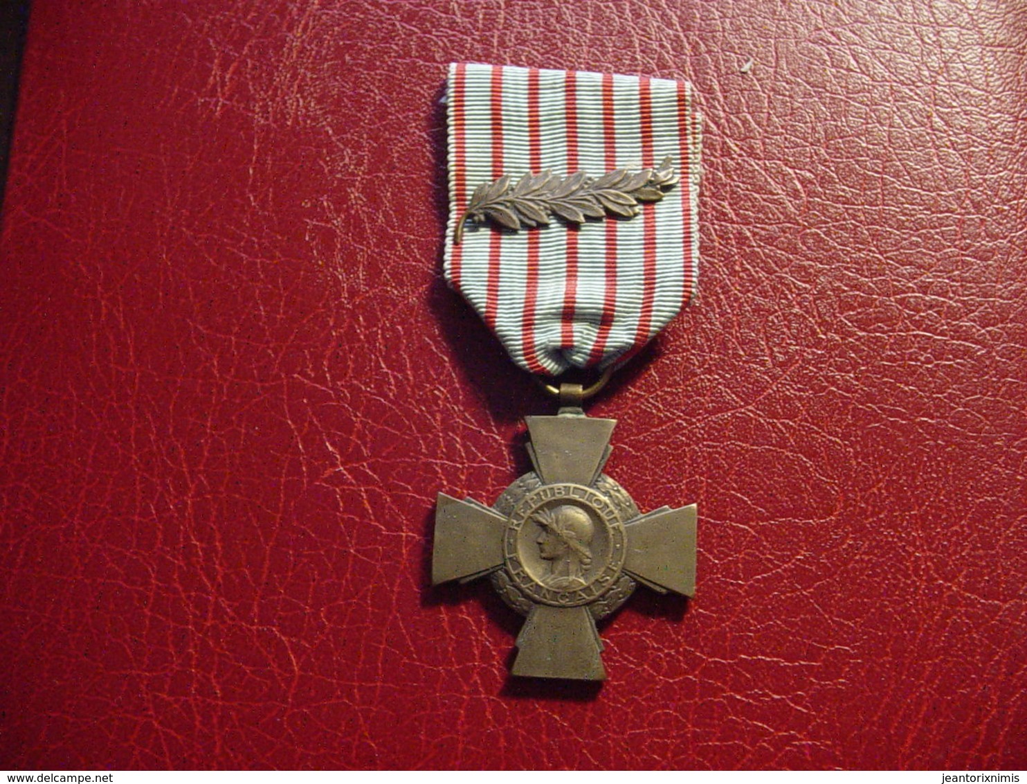 Médaille République Française : "Croix Du Combattant Avec Palme" : 1914 - 1918 - France