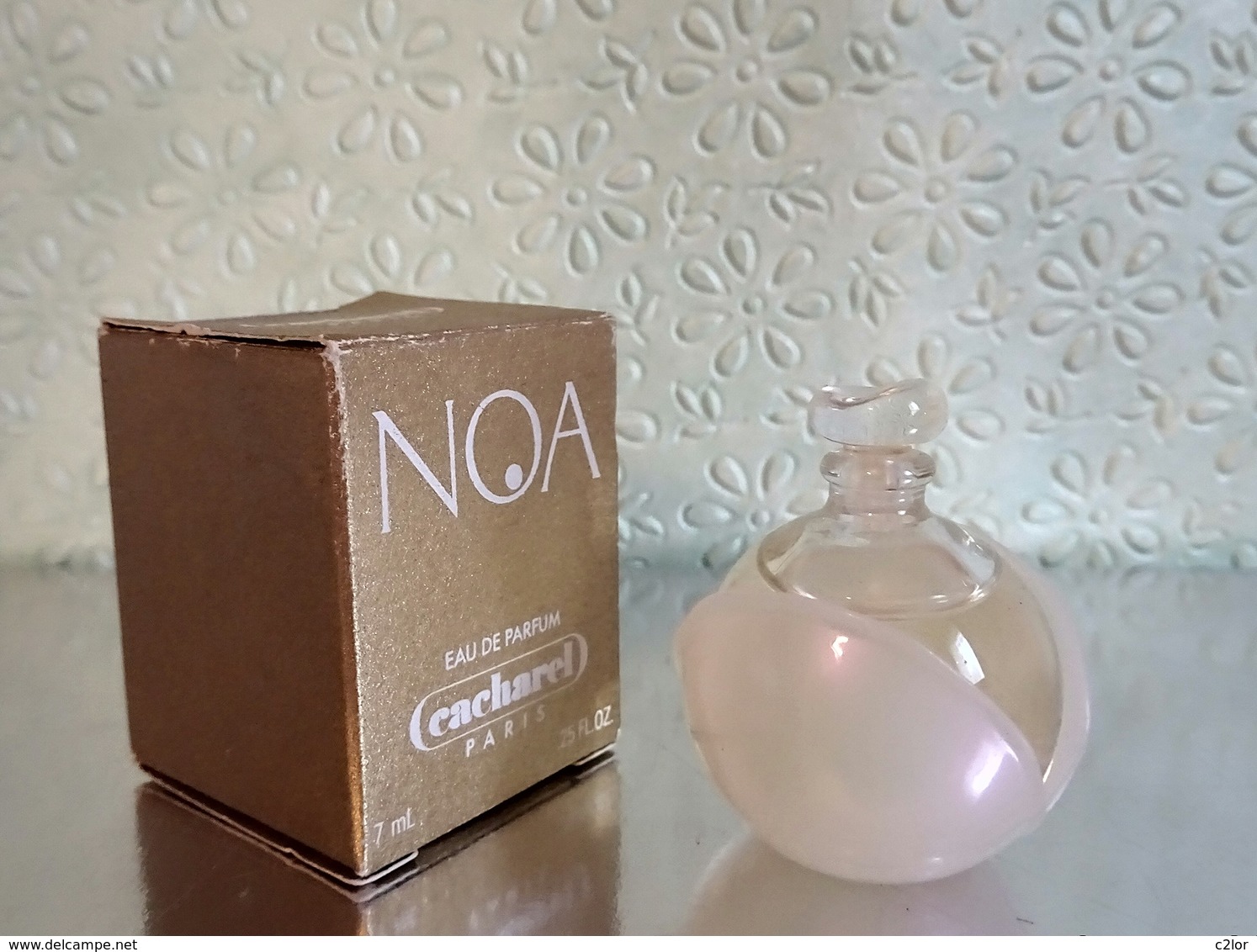 Miniature  "NOA " De CACHAREL  Eau De Parfum 7 Ml Dans Sa Boite (M076-2) - Miniatures Femmes (avec Boite)