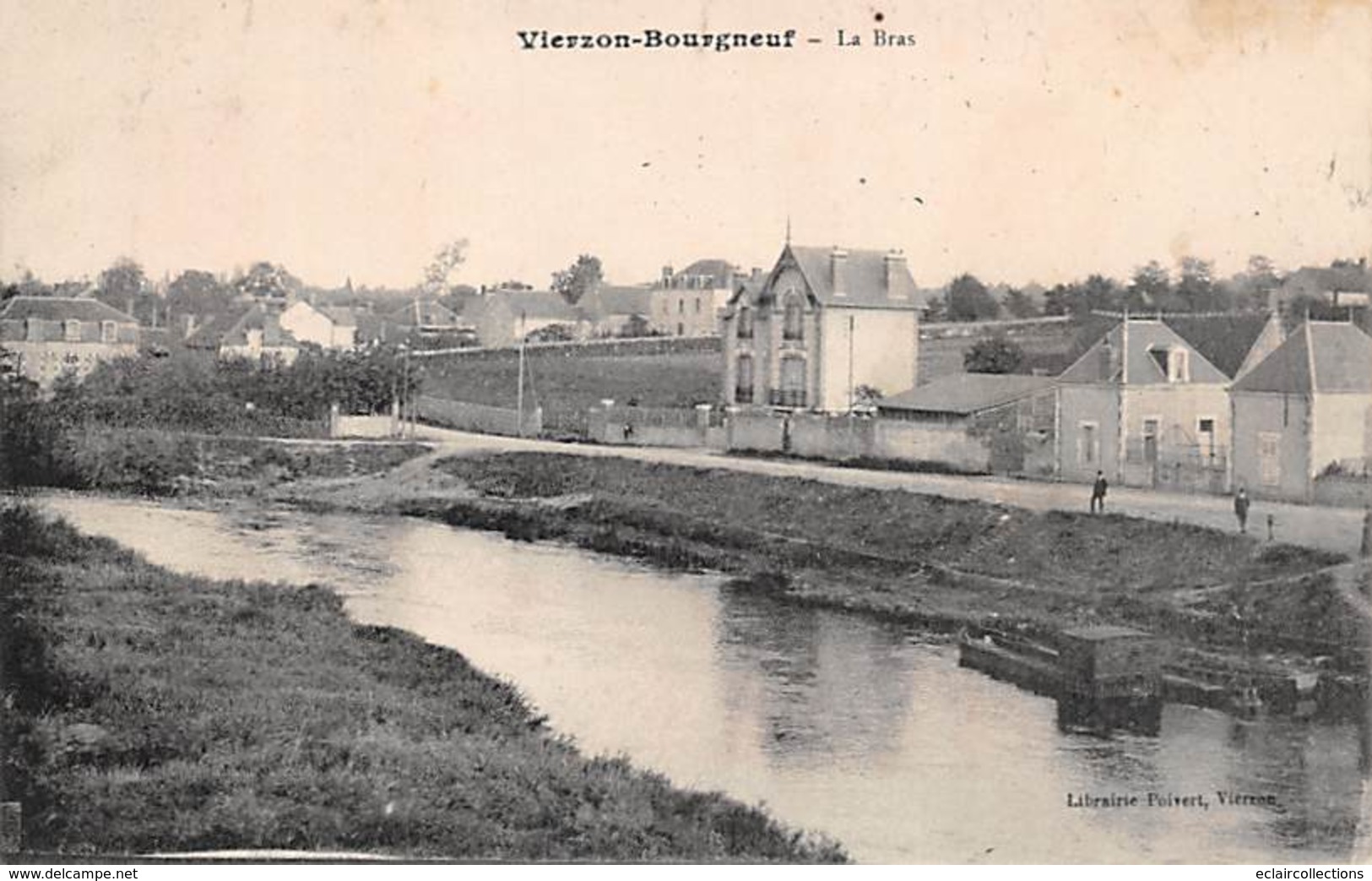 Bourges      18   Lot de 19 cartes  .Usine.Rues.Marché.Magasin     (voir scan)