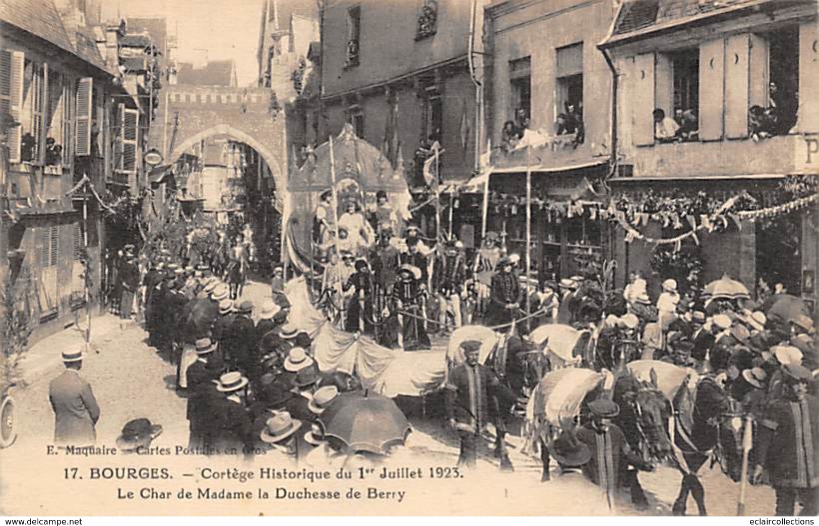 Bourges      18   Lot de 18 cartes  . Cortège historique,Commerce, Usine; Canal      (voir scan)