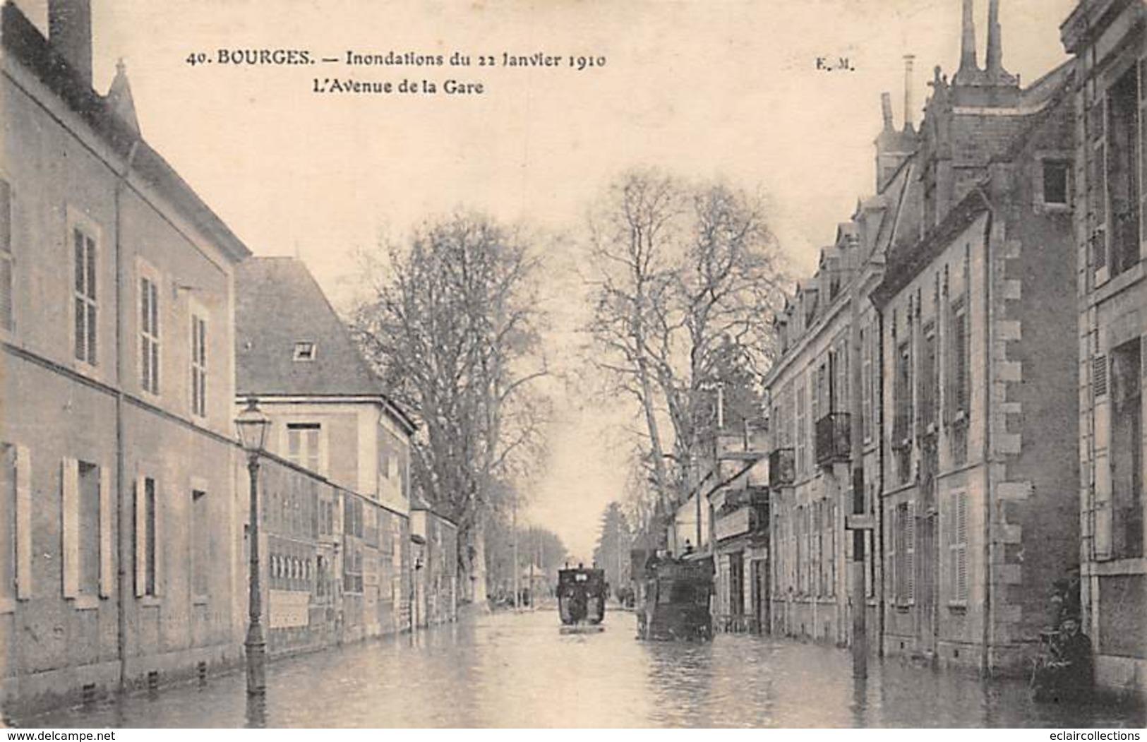 Bourges      18   Lot de 18 cartes  . Cortège historique,Commerce, Usine; Canal      (voir scan)