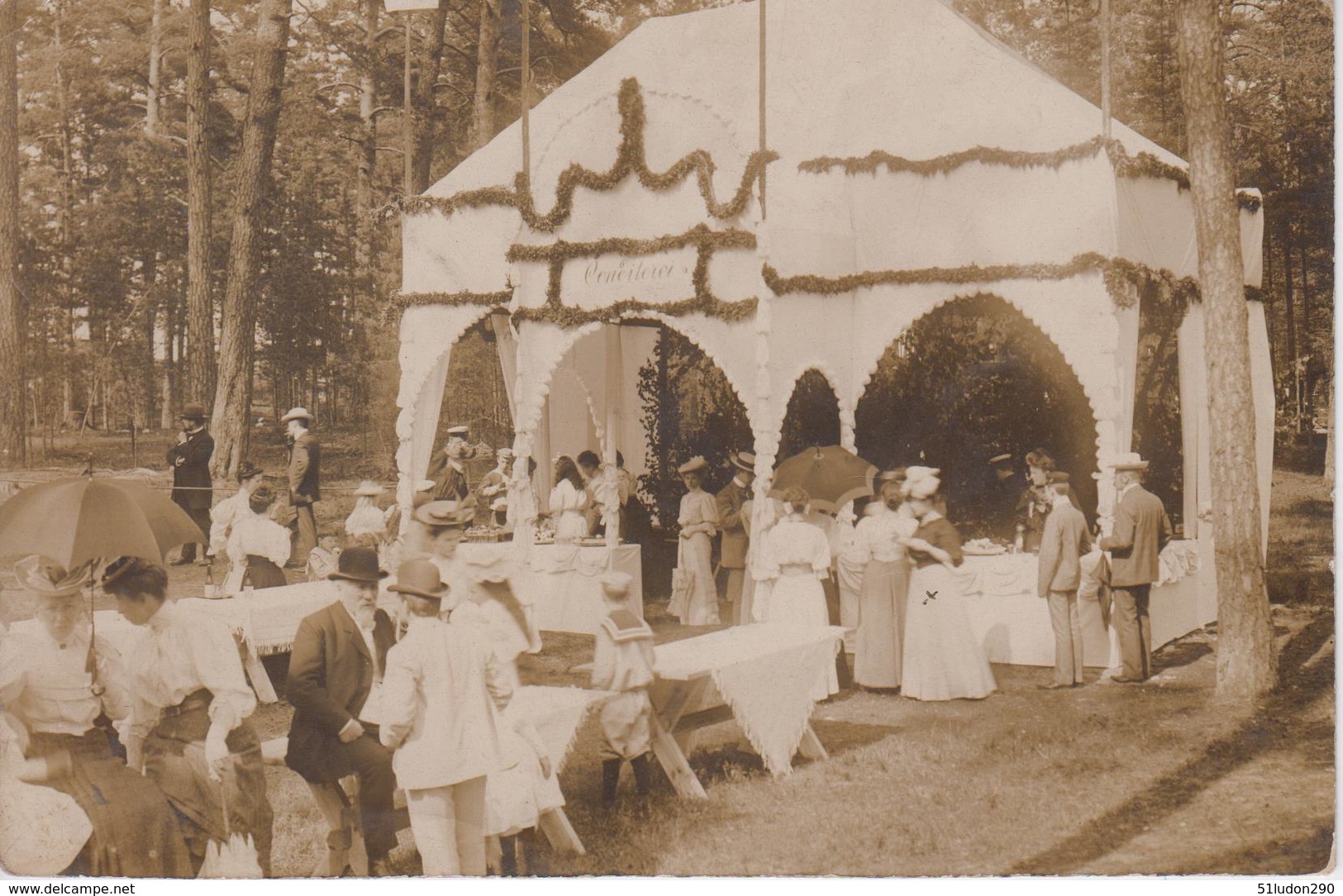 CP Photo Lettonie - Bilderlingshof - Fête Champêtre, Tonnelle Avec Très Jolie Animation De Personnes élégantes - Lettonie