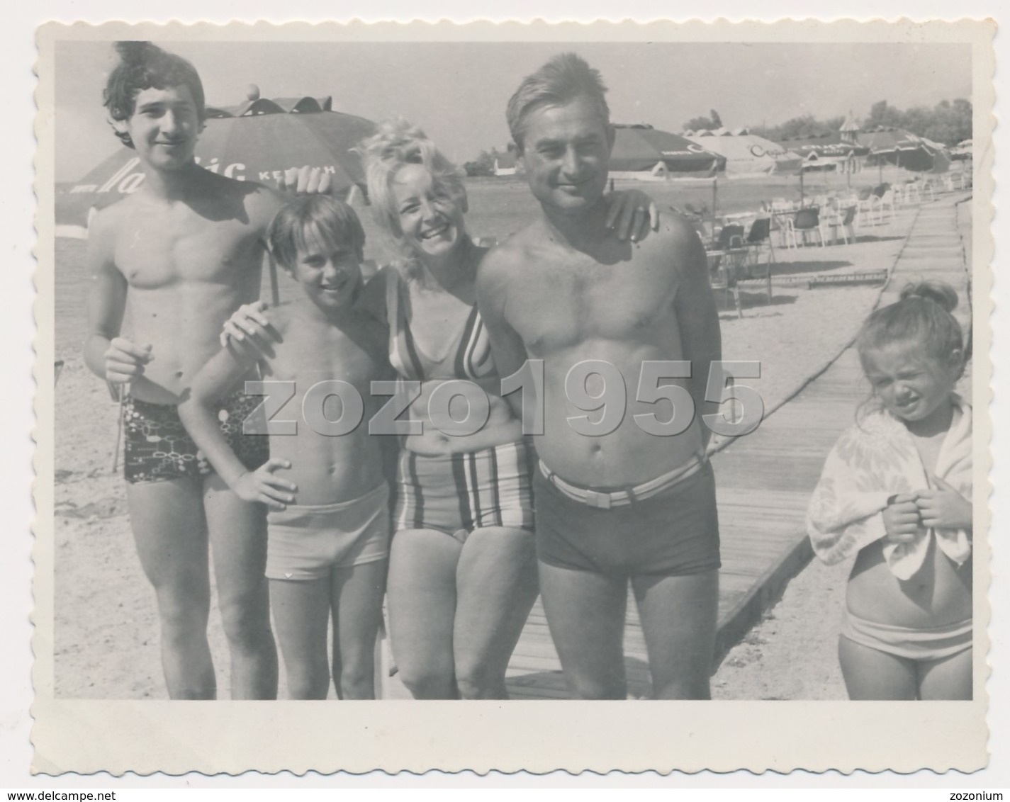 REAL PHOTO, Beach Group Handsome Trunks Men Guys Bikini Women Hommes Femmes Mac Plage Old  Photo Orig - Personnes Anonymes