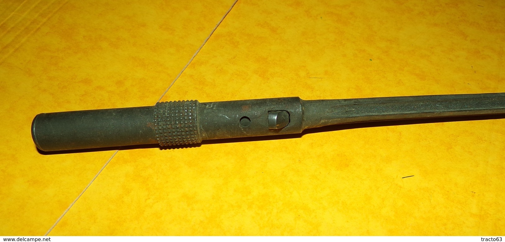 BAIONNETTE FRANCAISE POUR FUSIL M.A.S 36  , BON ETAT SANS FOURREAU D'ORIGINE PUISQUE LA BAIONNETTE ETAIT - Armes Blanches